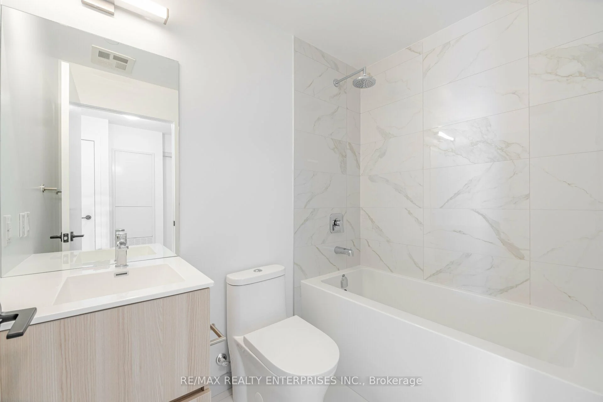220 Missinnihe Way 613, Mississauga, On L5h 0a9