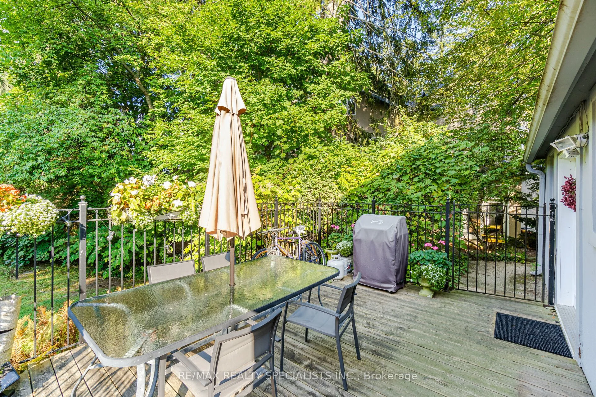 1233 Mississauga Road, Mississauga, ON L5H 2J1