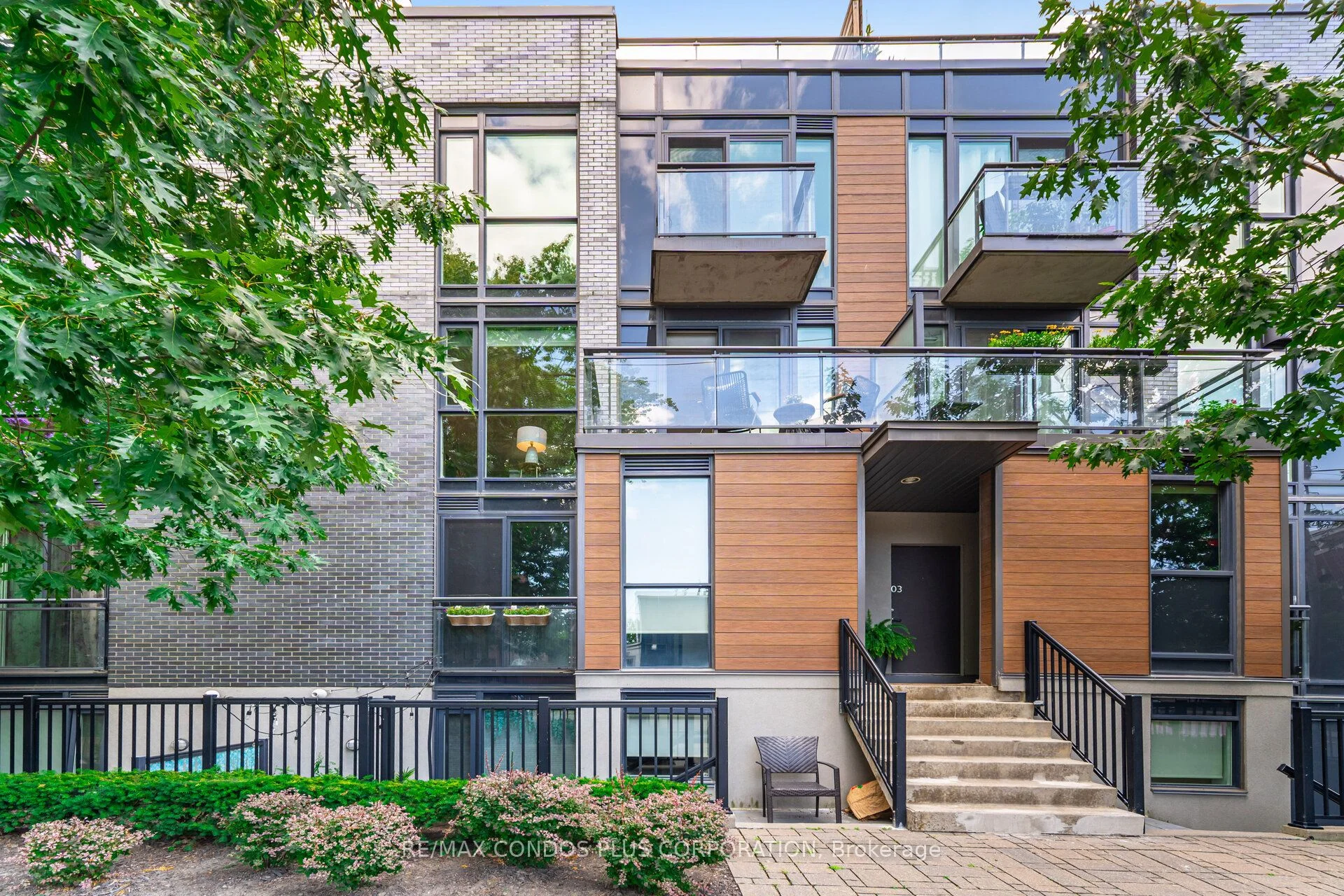 63 Ruskin Avenue 203, Toronto W02, ON M6P 3P7