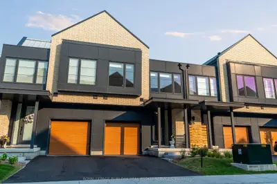 Condo Townhouse in Burlington