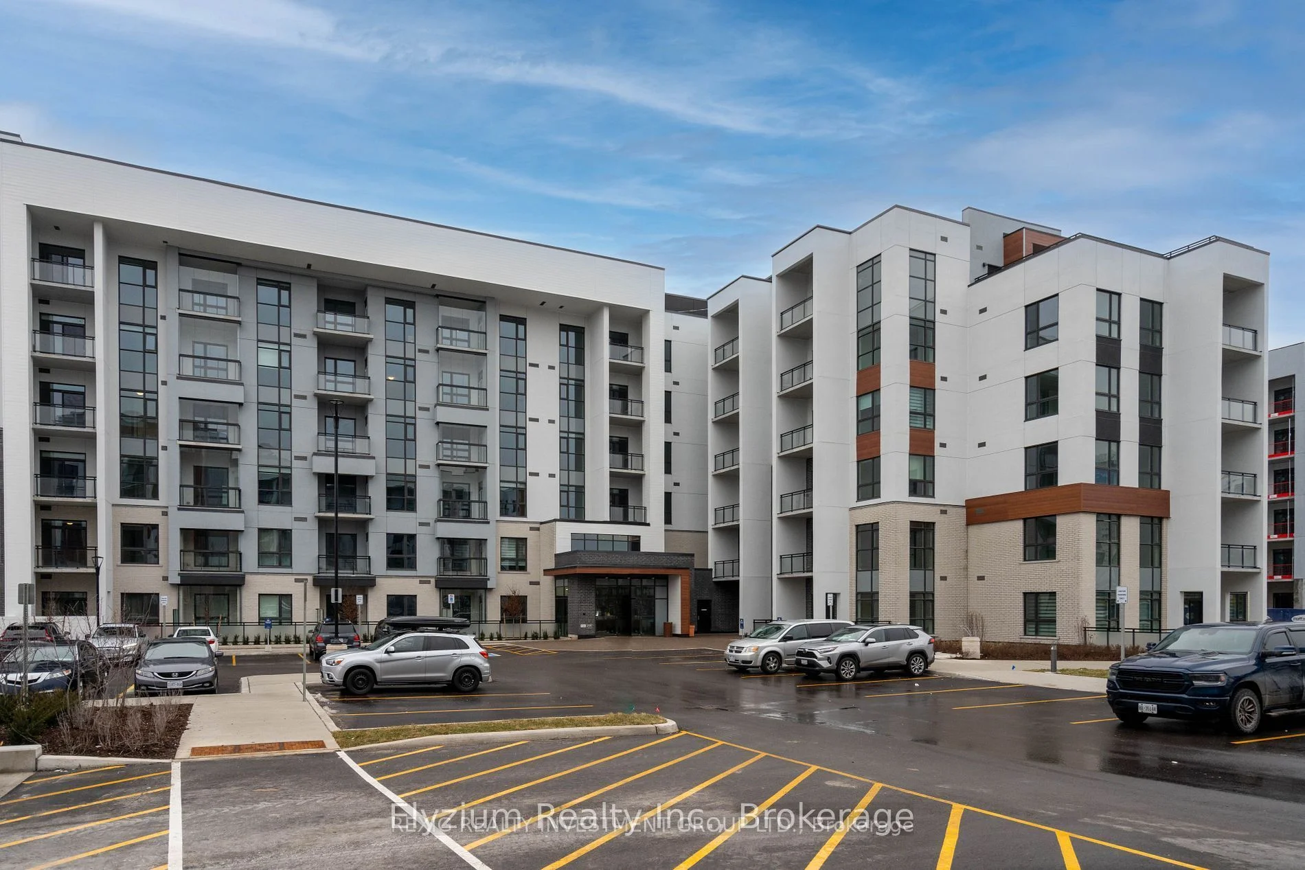 Condo Apartment in Milton