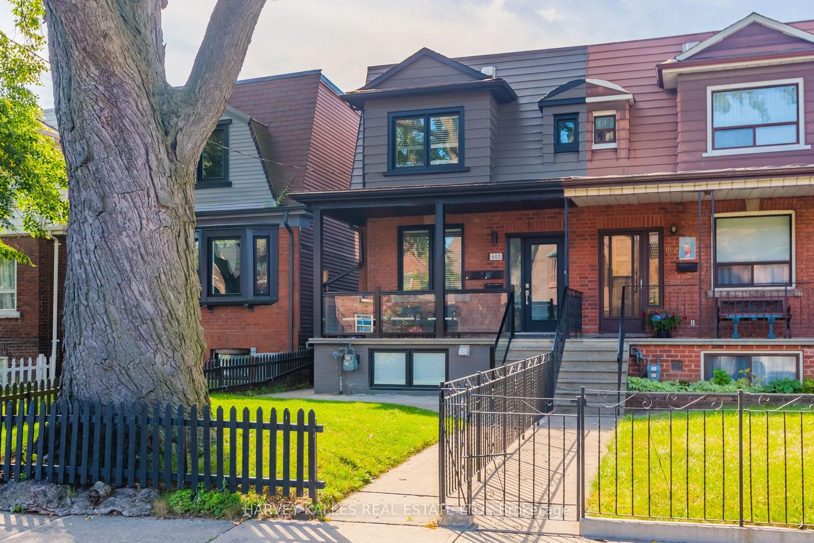 600 St Clarens Avenue 3, Toronto W02, ON M6H 3W9