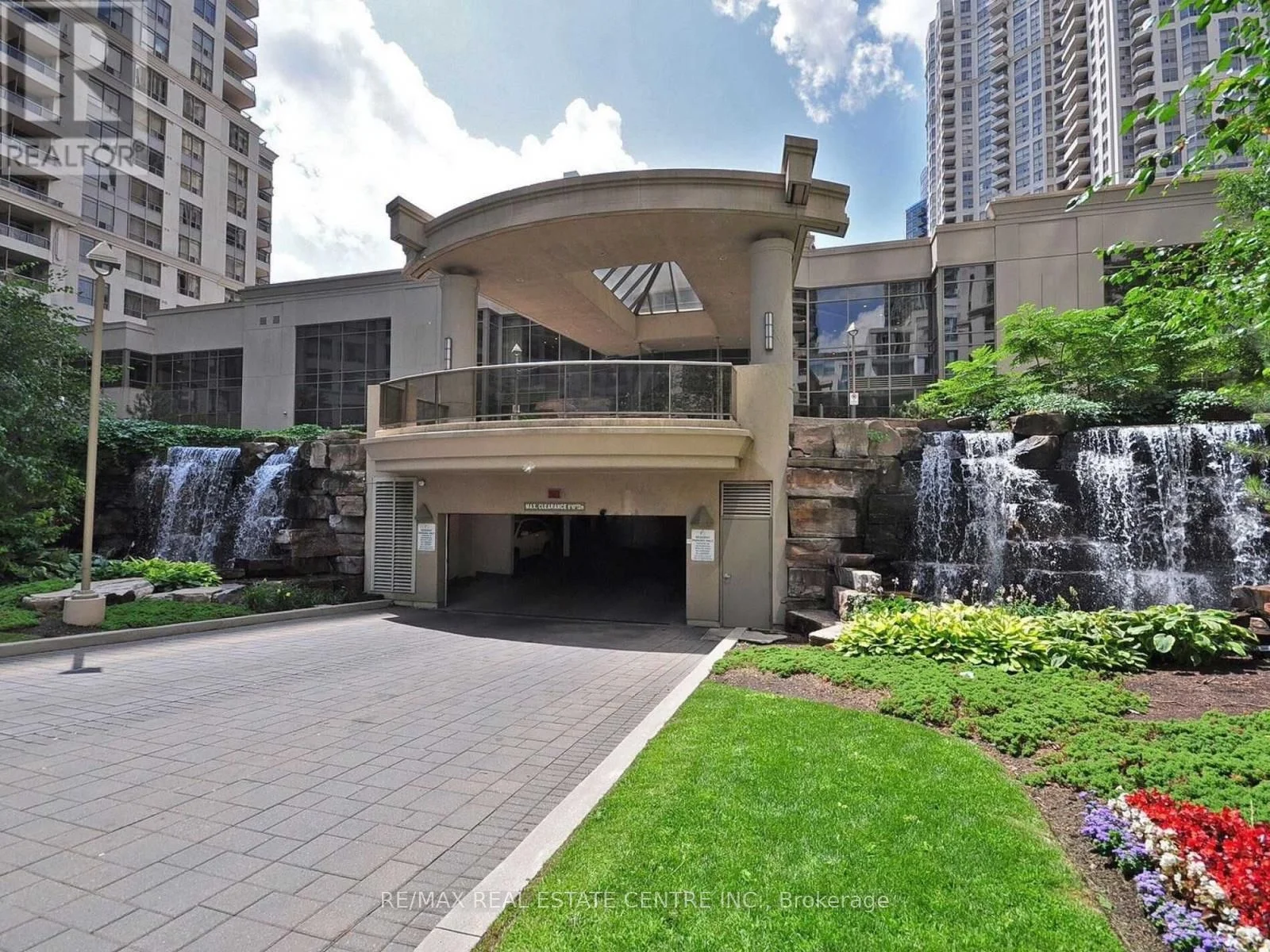 3880 Duke Of York Boulevard 2212, Mississauga, ON L5B 4M7