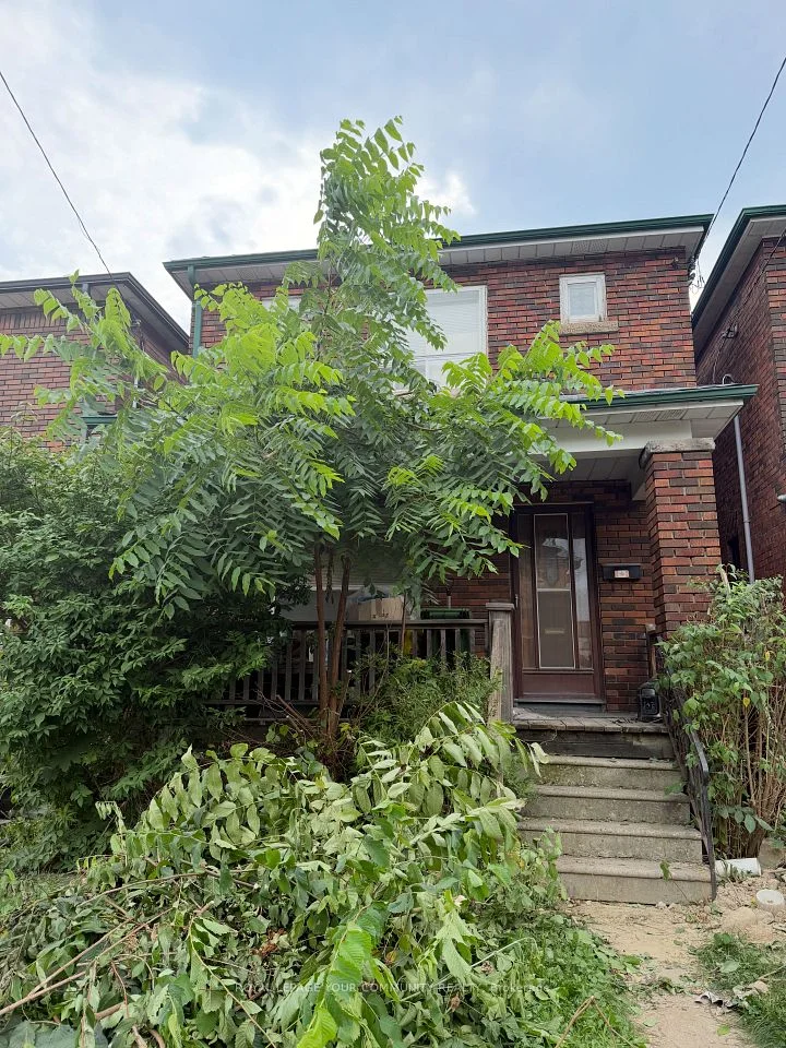 434 Symington Avenue, Toronto W03, ON M6N 2W5