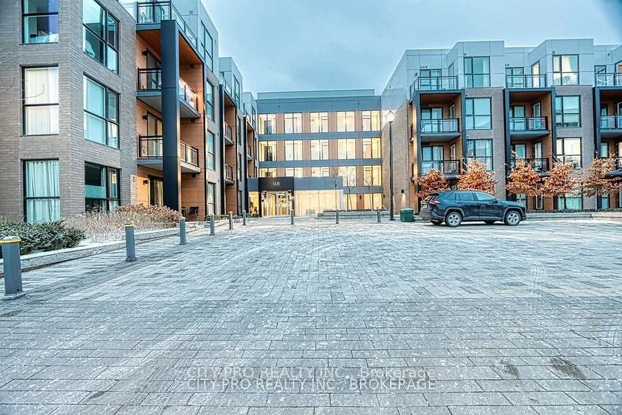 168 Sabina Drive 303, Oakville, ON L6H 7C3