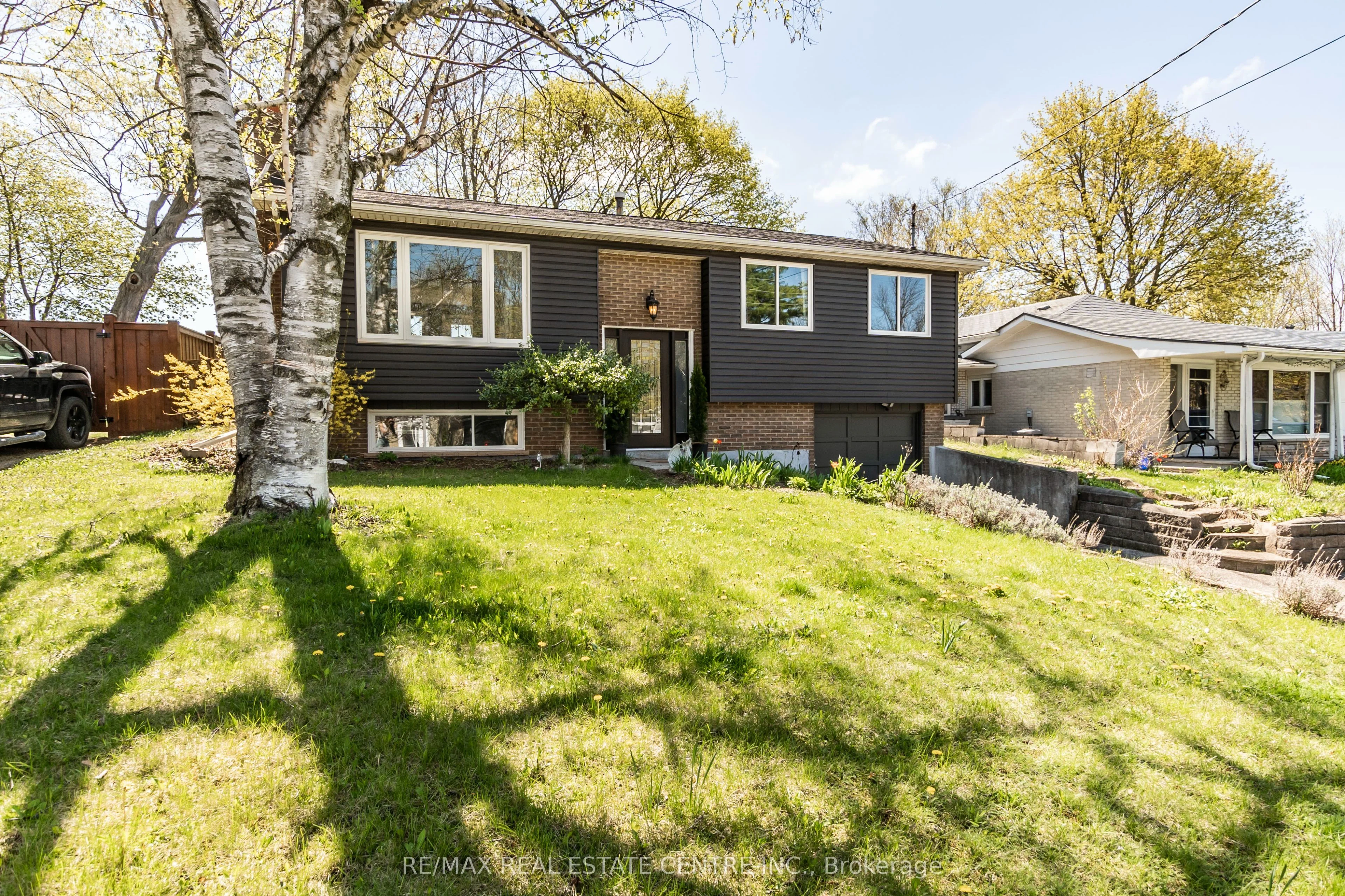 12 Cobblehill Road, Halton Hills, ON L7J 2T1