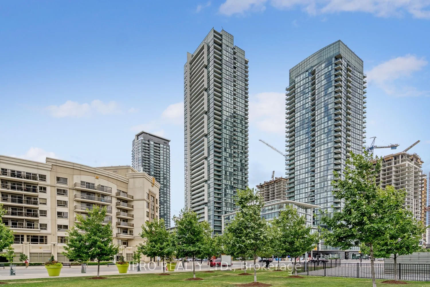 4070 Confederation Parkway 2409, Mississauga, ON L5B 0E9