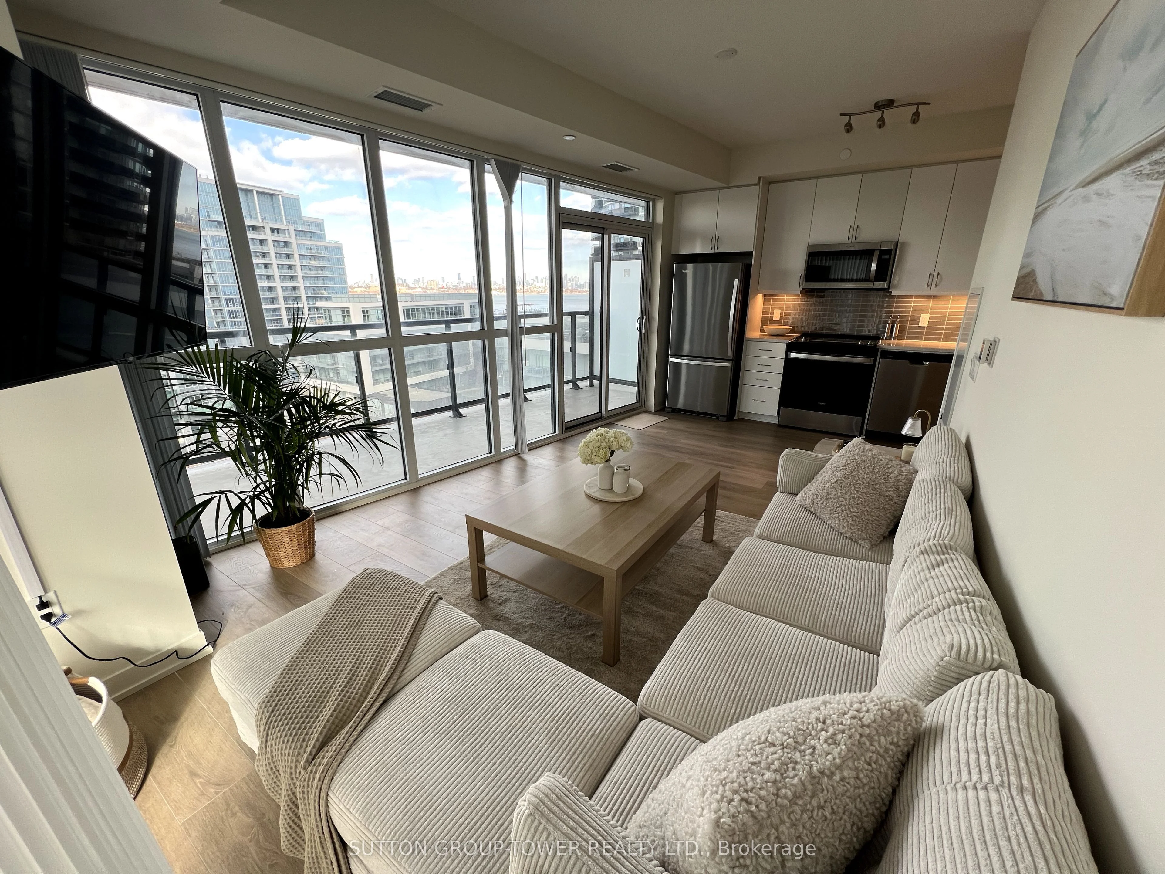 38 Annie Craig Drive 811, Toronto W06, On M8v 0g9