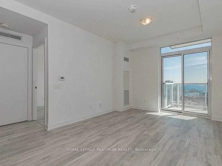 251 Manitoba Street 2207, Toronto W06, ON M8Y 4G9