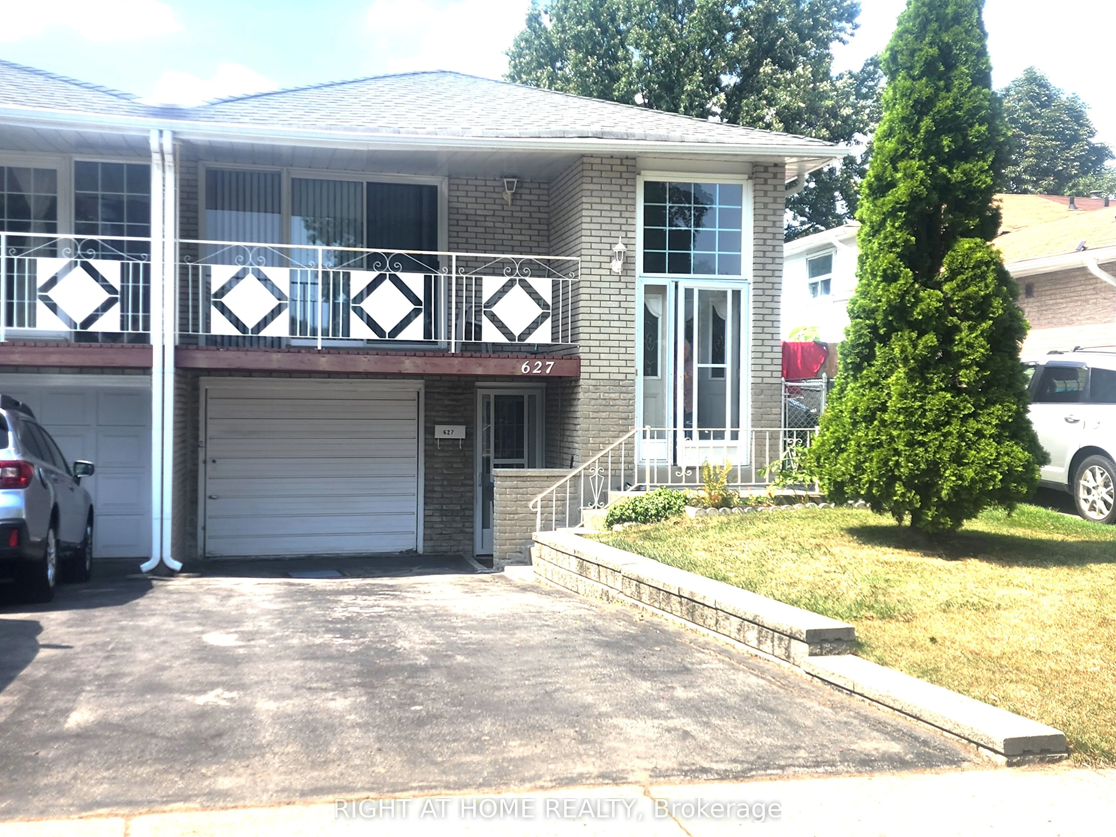 627 Green Meadow Crescent, Mississauga, ON L5A 2V3
