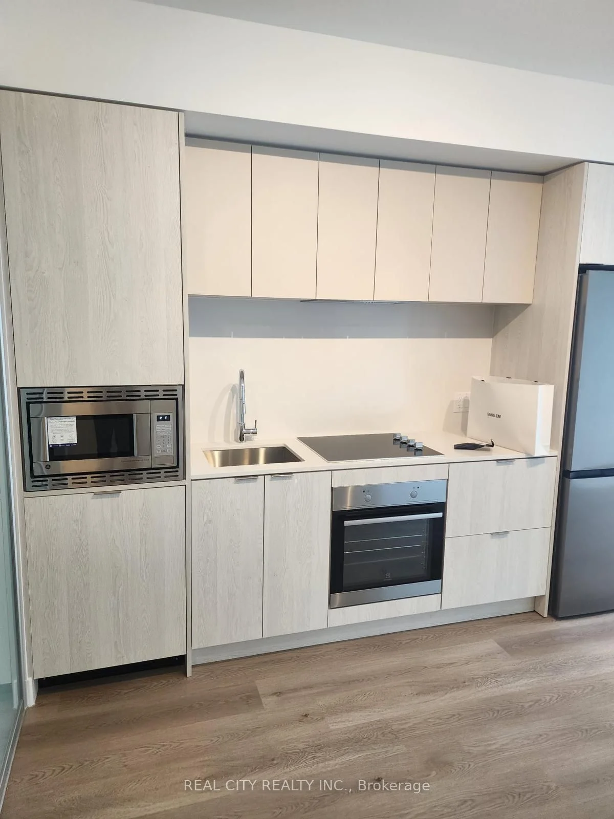 86 Dundas Street 1005, Mississauga, ON L5A 0B1