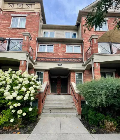 Condo Townhouse in Oakville