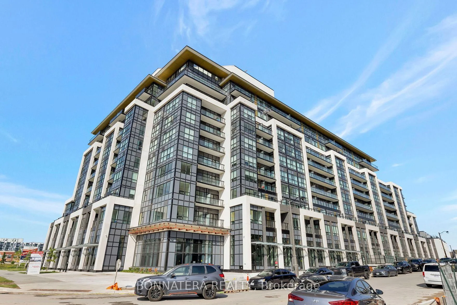405 Dundas Street W 818, Oakville, ON L6M 5P9