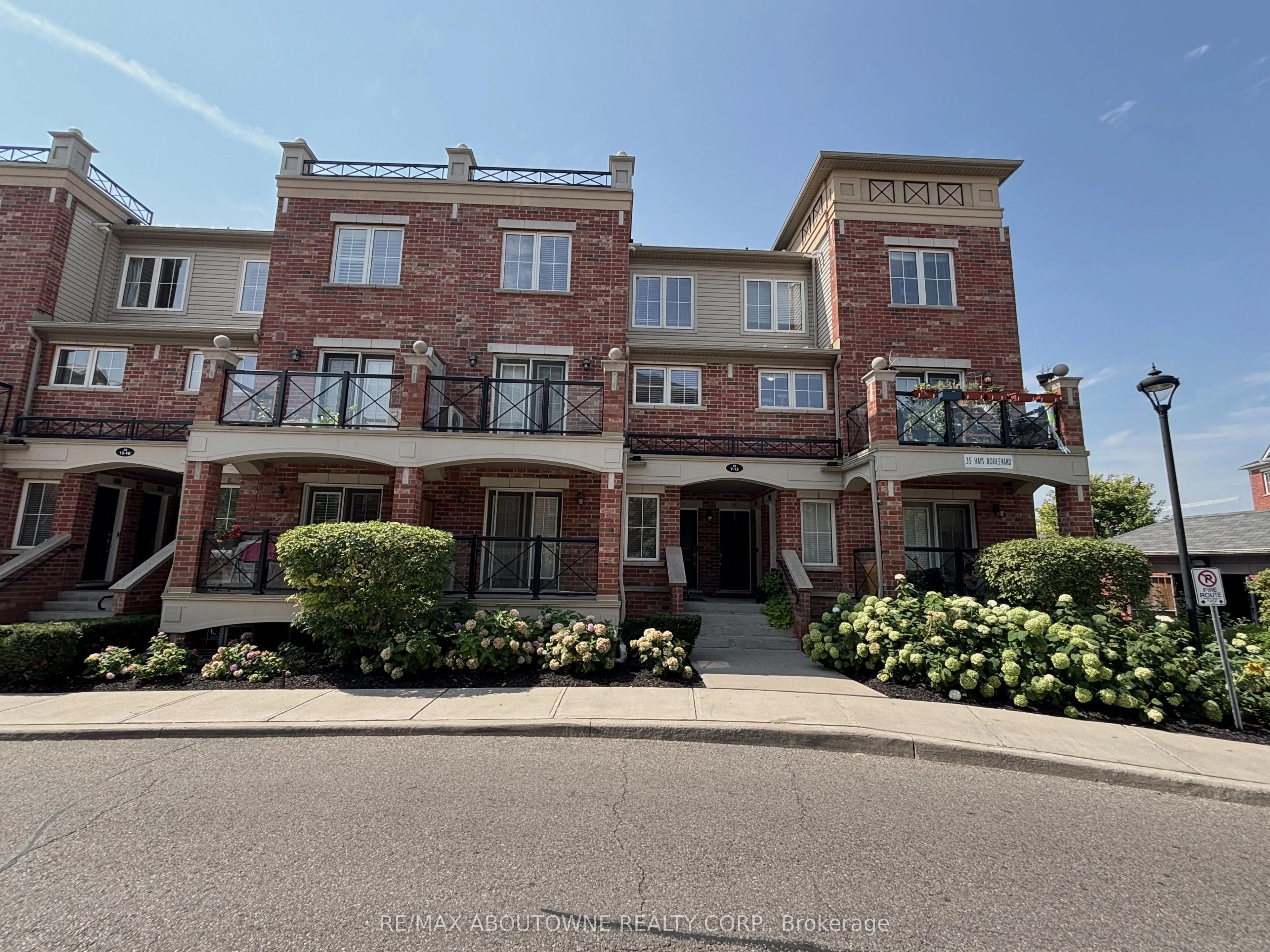 35 Hays Boulevard 12, Oakville, ON L6H 0J1