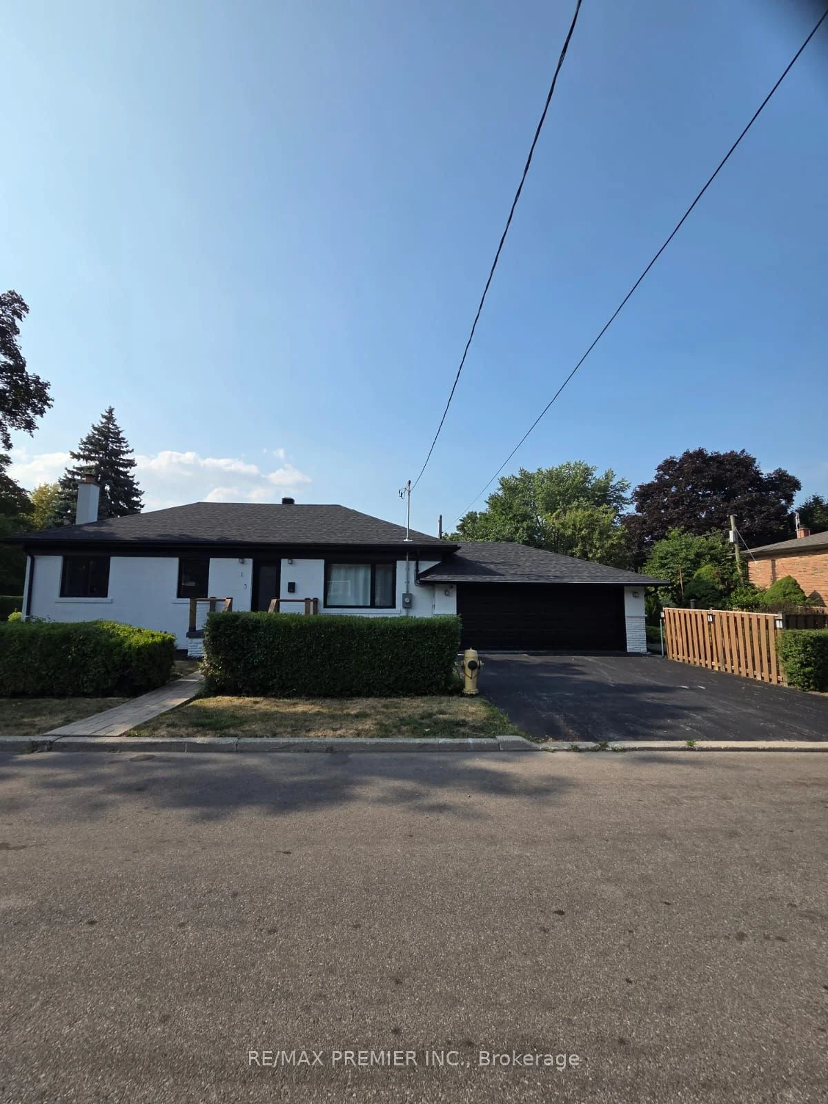 1 Ranwood Drive Bsmt, Toronto W04, ON M9N 3E8