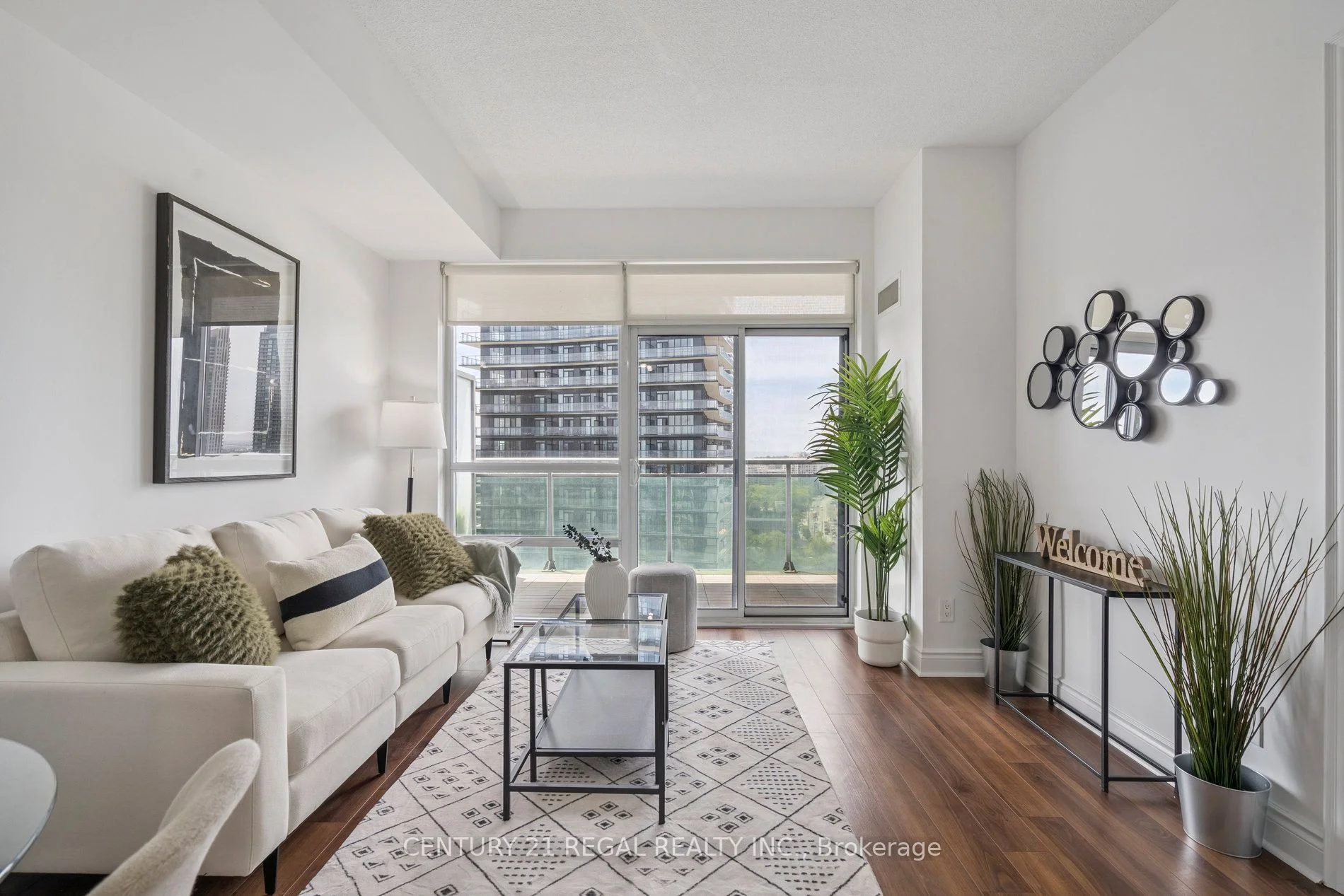 16 Brookers Lane 1810, Toronto W06, ON M8V 0A5