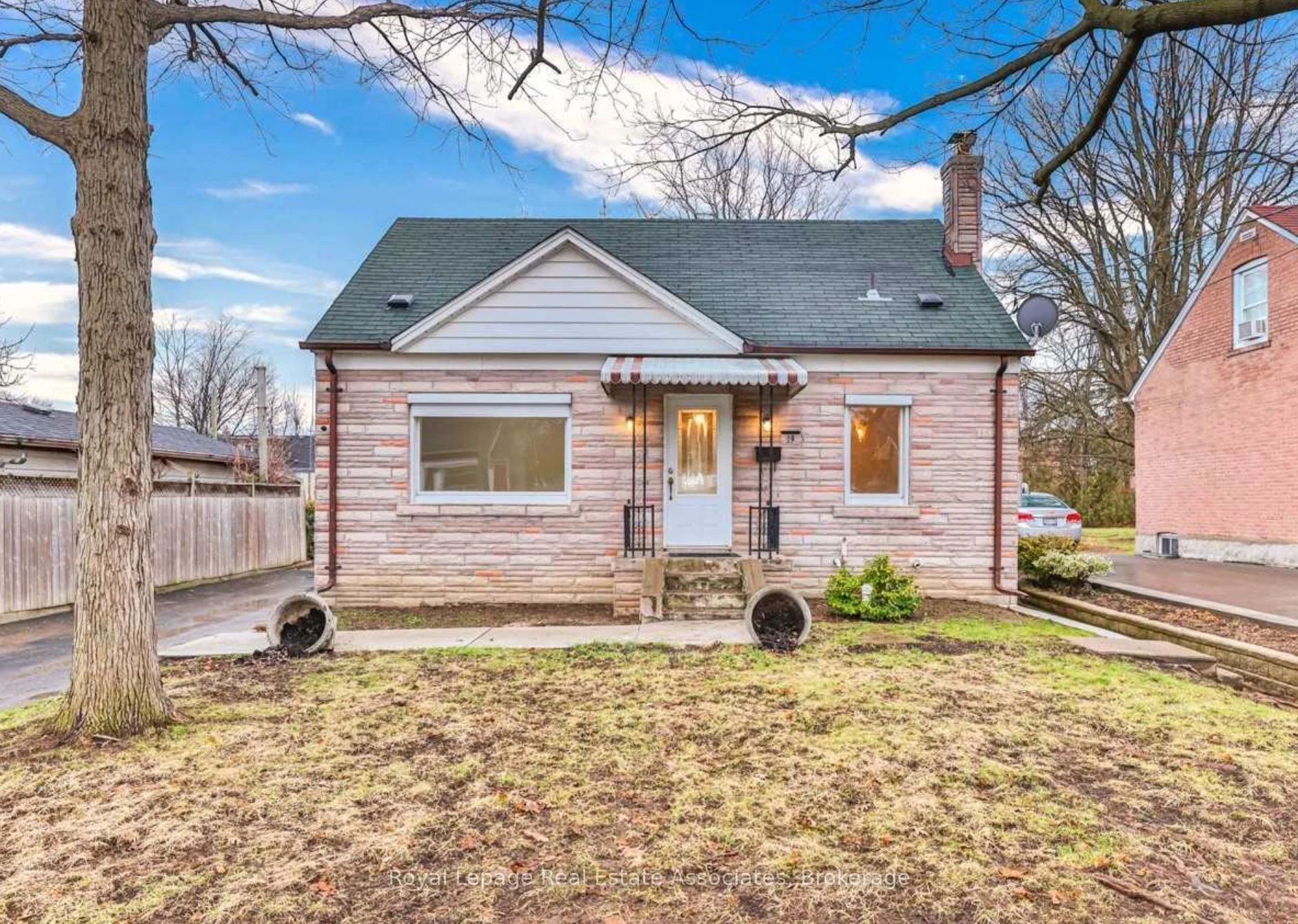 19 Rosalie Avenue Lower, Toronto W05, ON M3L 1C2