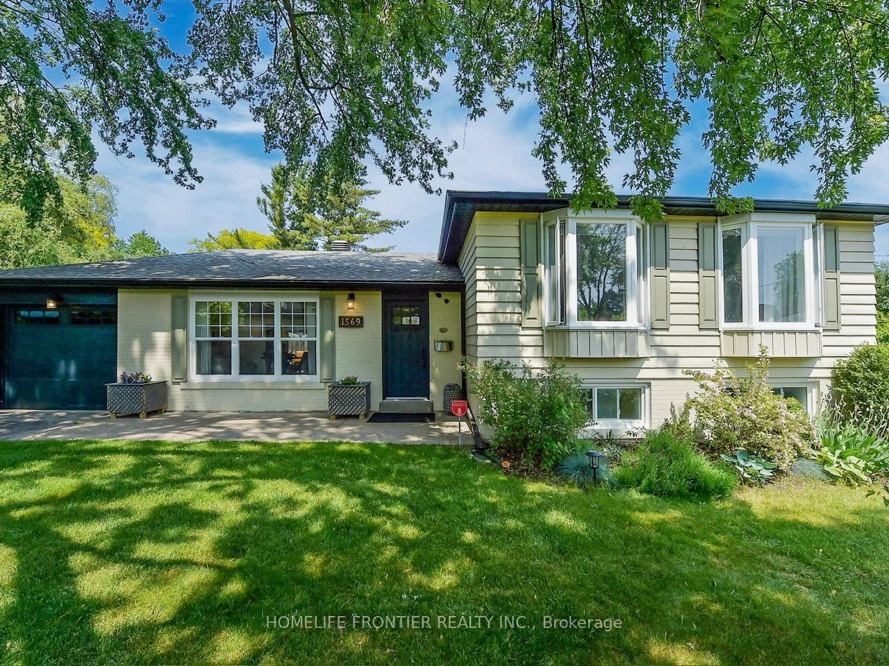 1569 Bothwell Avenue, Mississauga, ON L5J 3L8