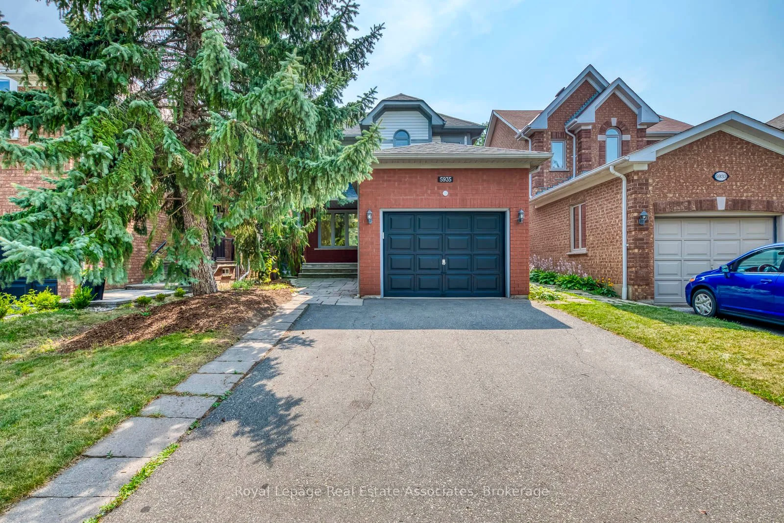 5935 Dalebrook Crescent, Mississauga, ON L5M 5S1