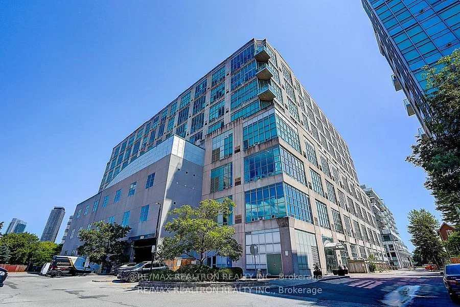 250 Manitoba Street PH 802, Toronto W06, ON M8Y 4G8