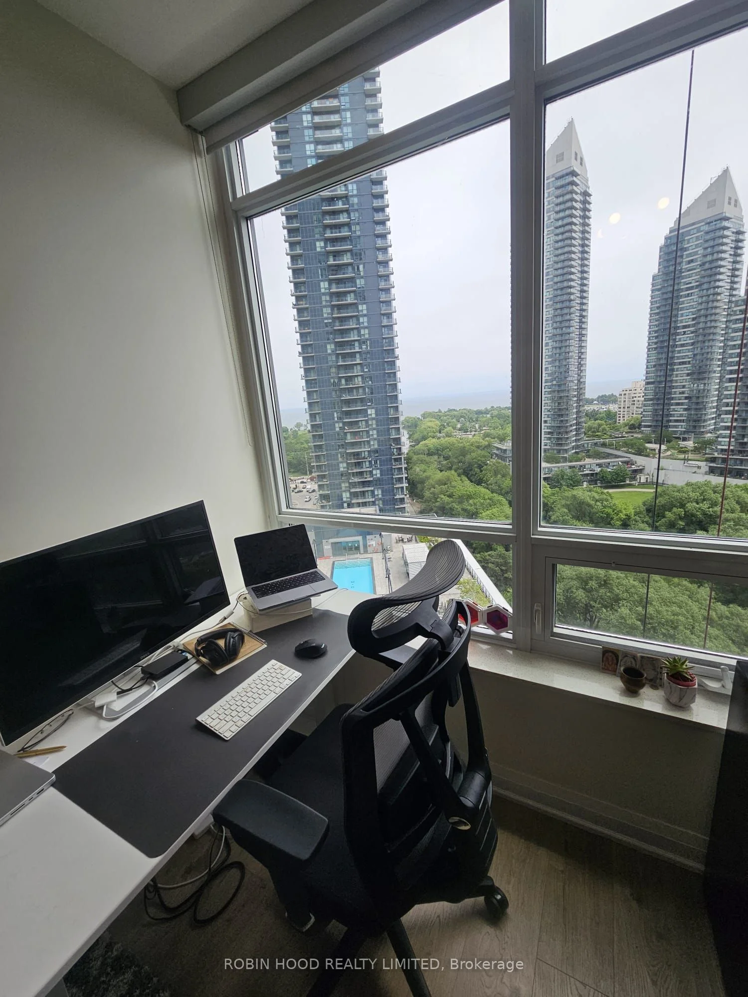 36 Park Lawn Road 1303, Toronto W06, ON M8Y 3H8