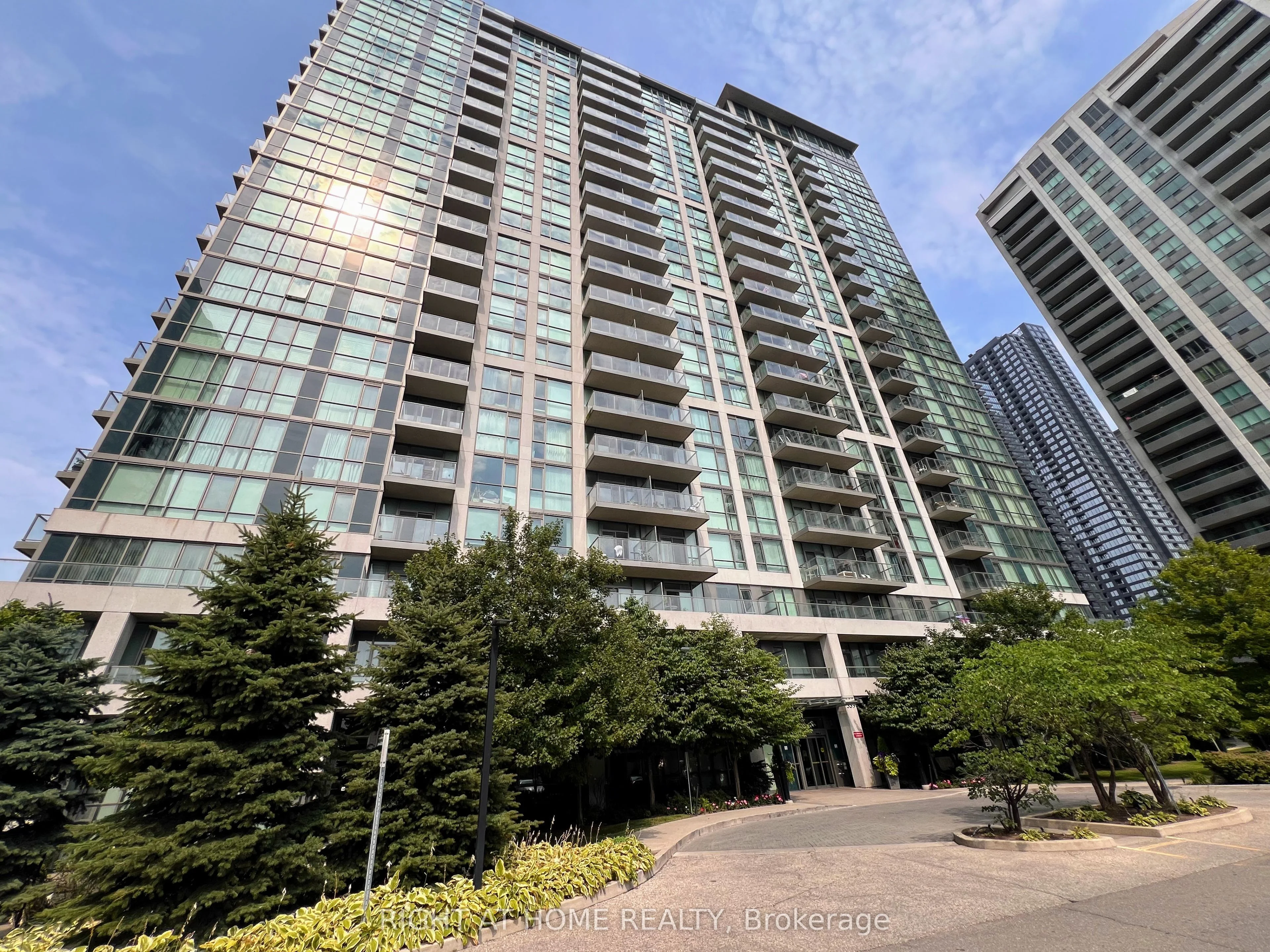 339 Rathburn Road 1010, Mississauga, ON L5B 0C8