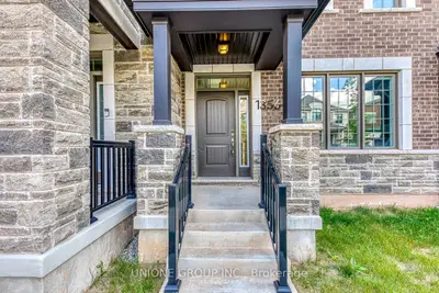Att/Row/Townhouse in Oakville