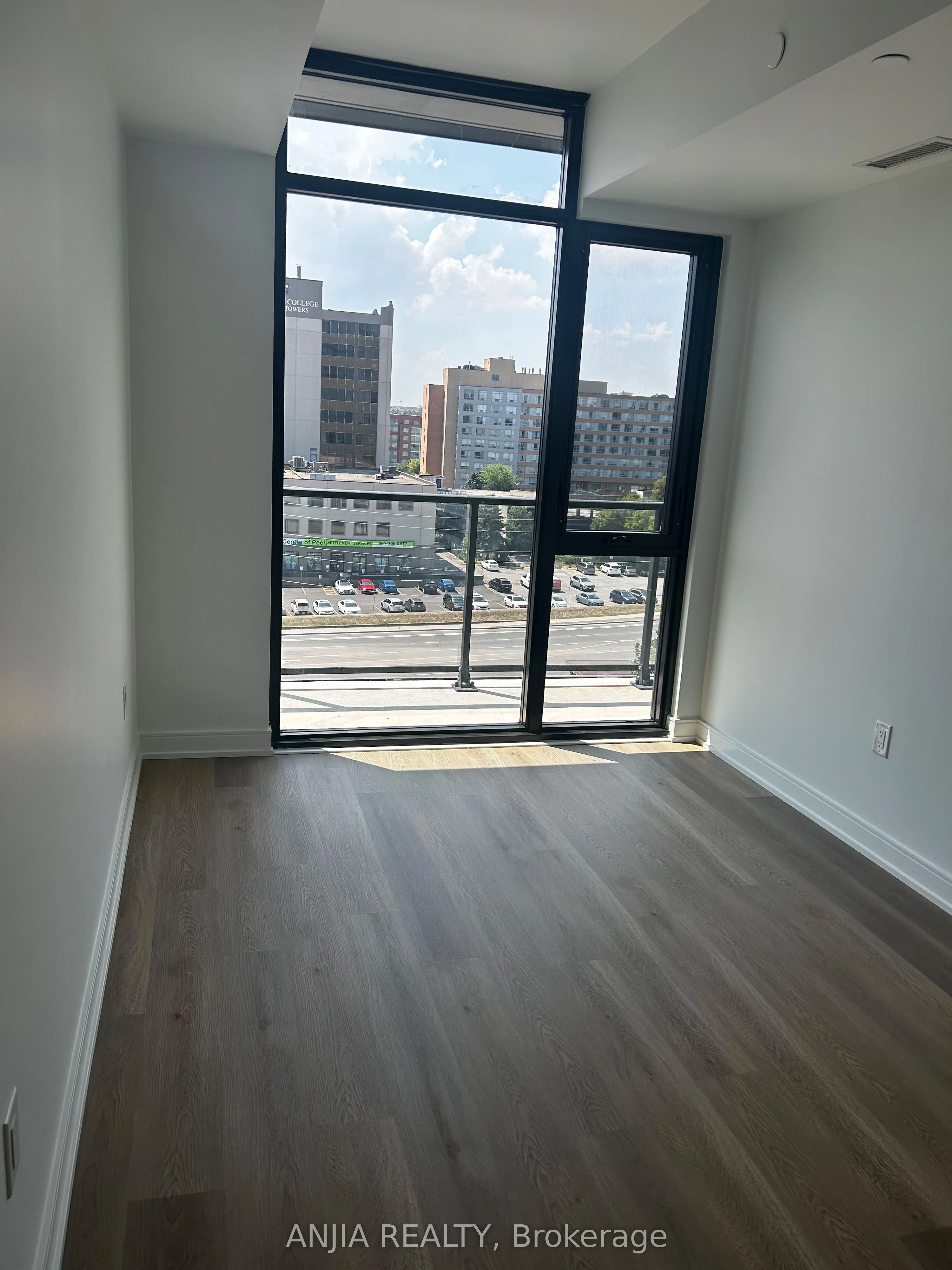 3009 NOVAR Road 711, Mississauga, ON L5B 1H7