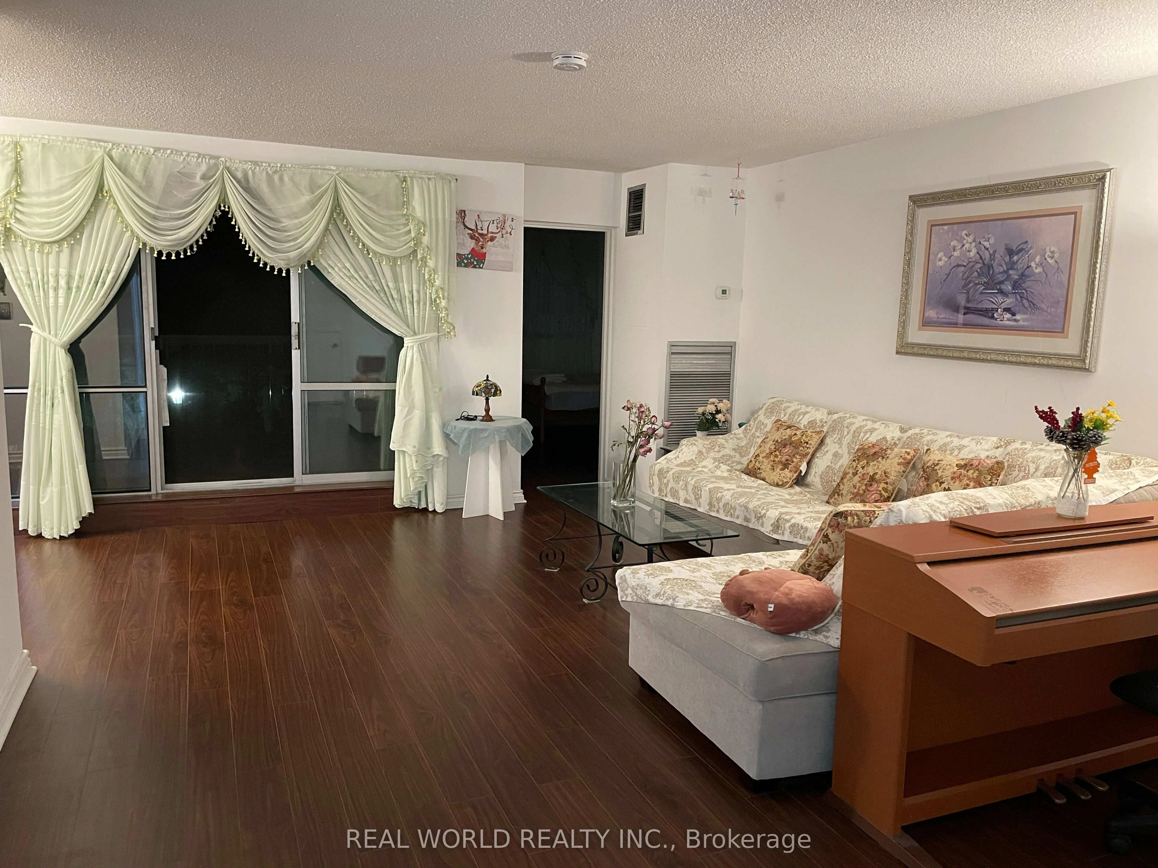 3025 The Credit Woodlands 239, Mississauga, ON L5C 2V3