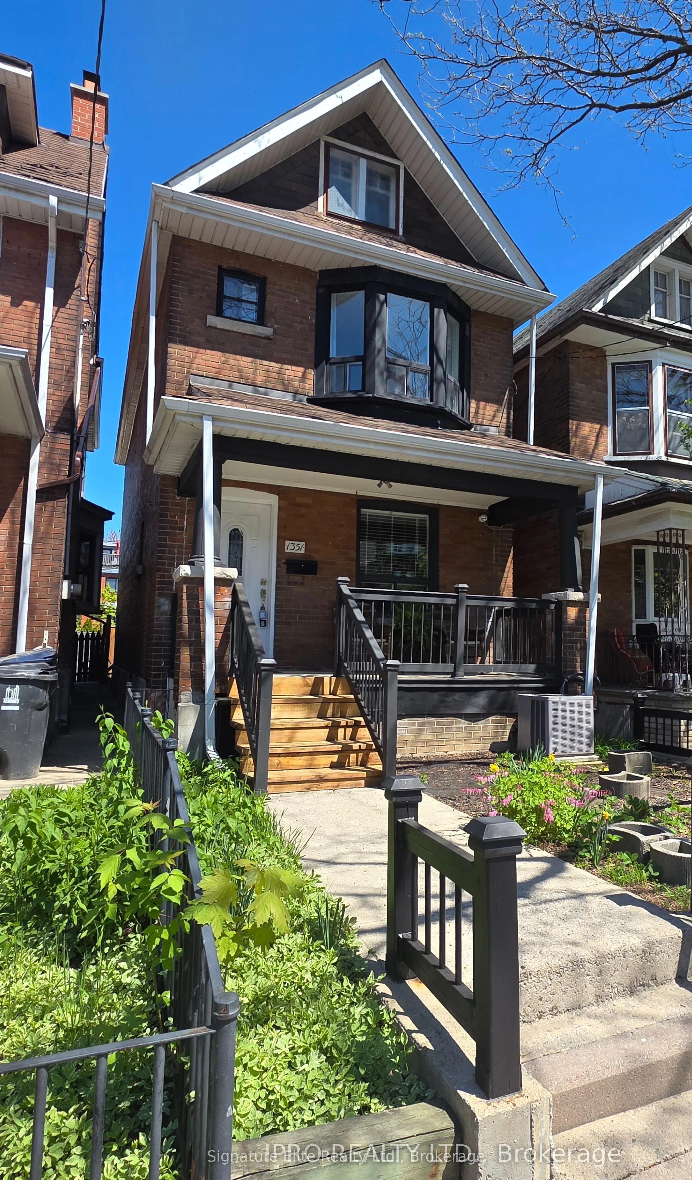 1351 Lansdowne Avenue Main, Toronto W03, ON M6H 3Z9