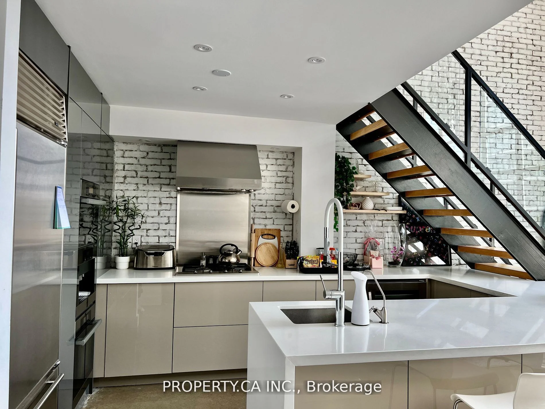 300 Manitoba Street 314, Toronto W06, On M8y 4g6