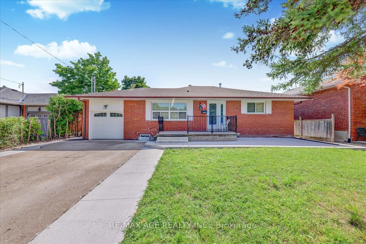 19 Swanhurst Boulevard Bsmt, Mississauga, ON L5N 1B6