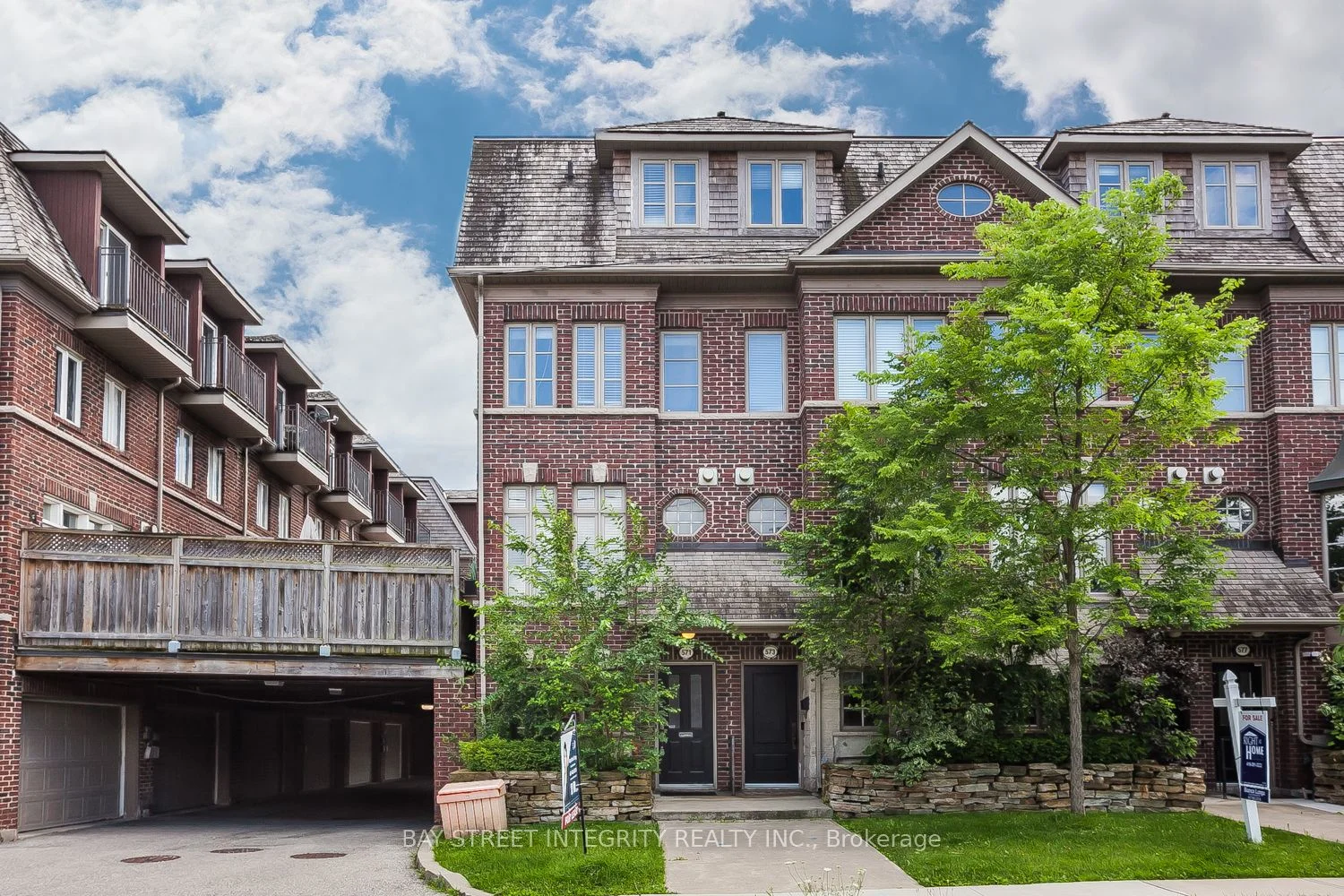 571 Oxford Street, Toronto W06, On M8y 1e6