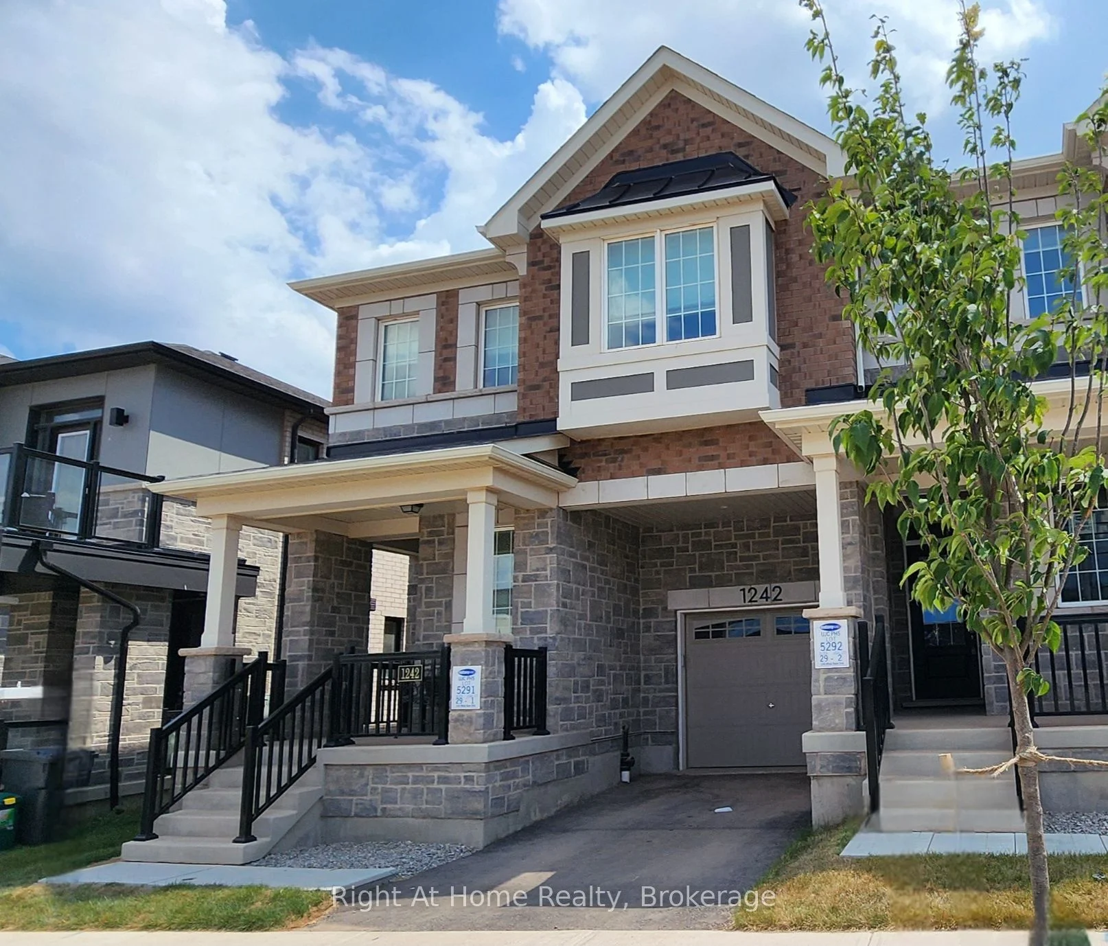 1242 Wheat Boom Drive, Oakville, On L6h 7g1