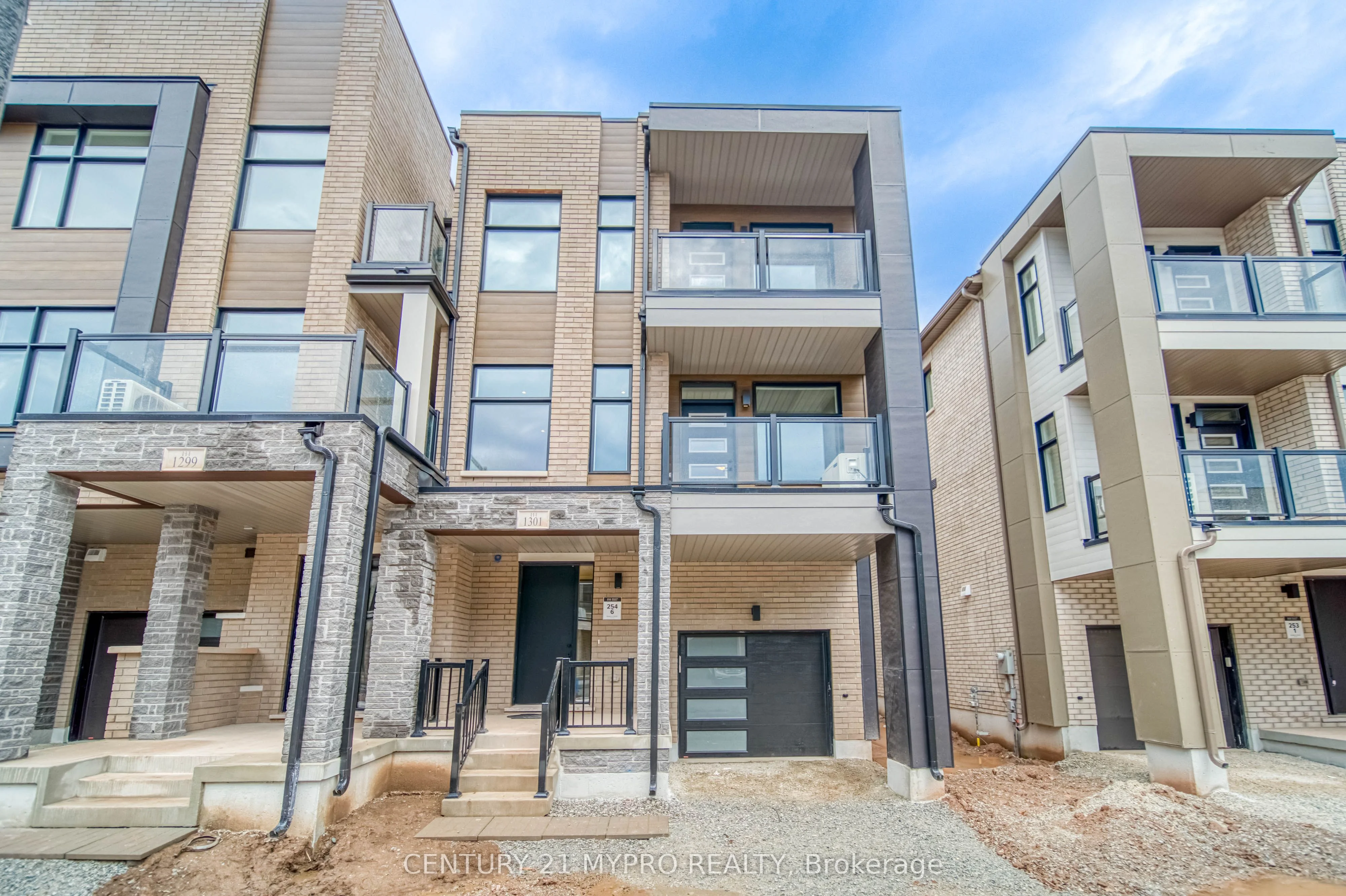 1301 Dempster Lane, Oakville, ON L6H 7Z2