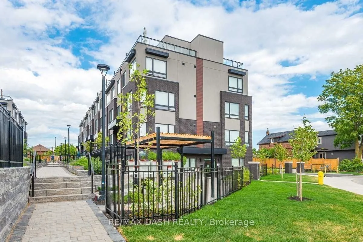 1100 Briar Hill Avenue 107, Toronto W04, ON M6B 0A9