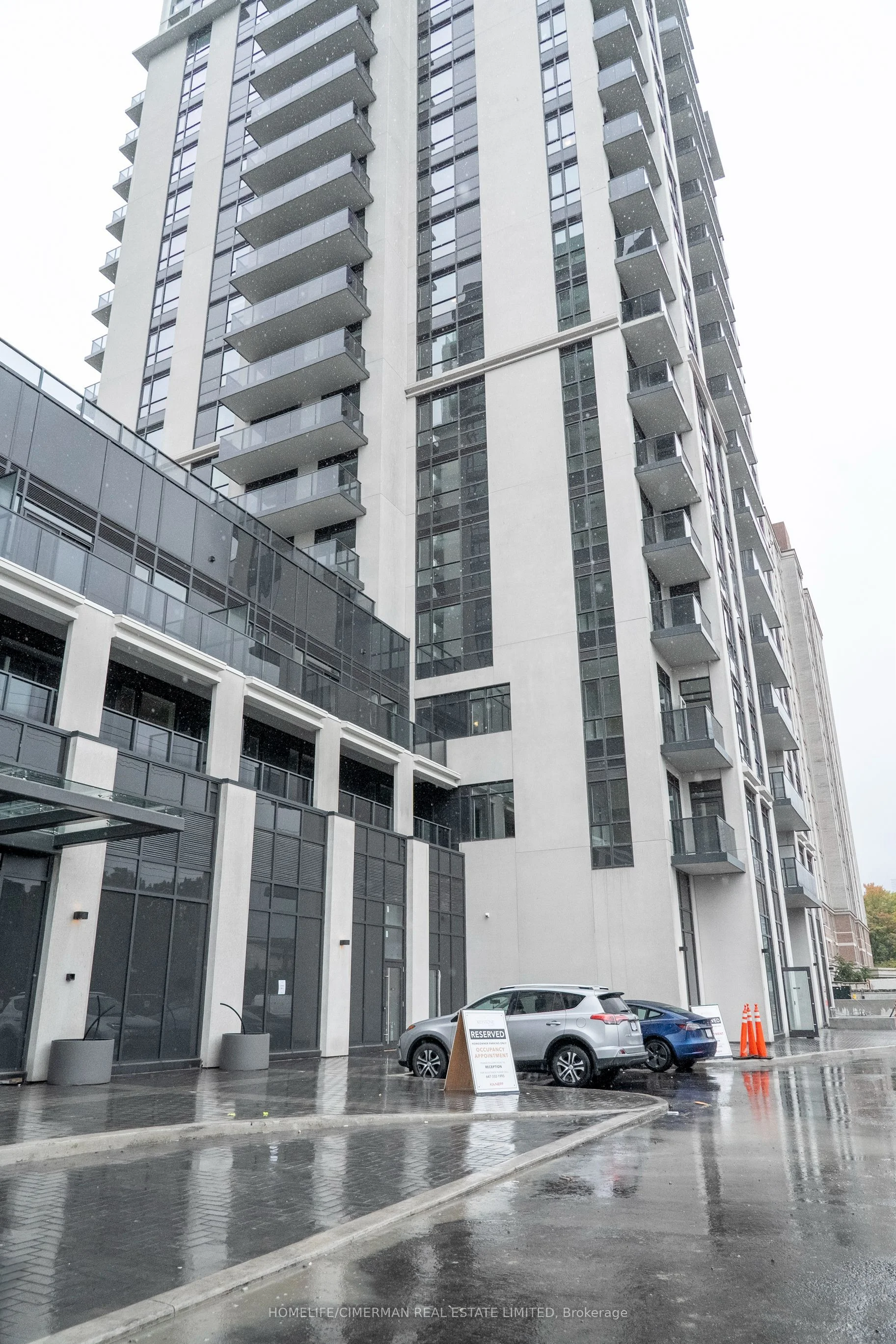 202 Burnhamthorpe Road E 602, Mississauga, ON L5A 0B2
