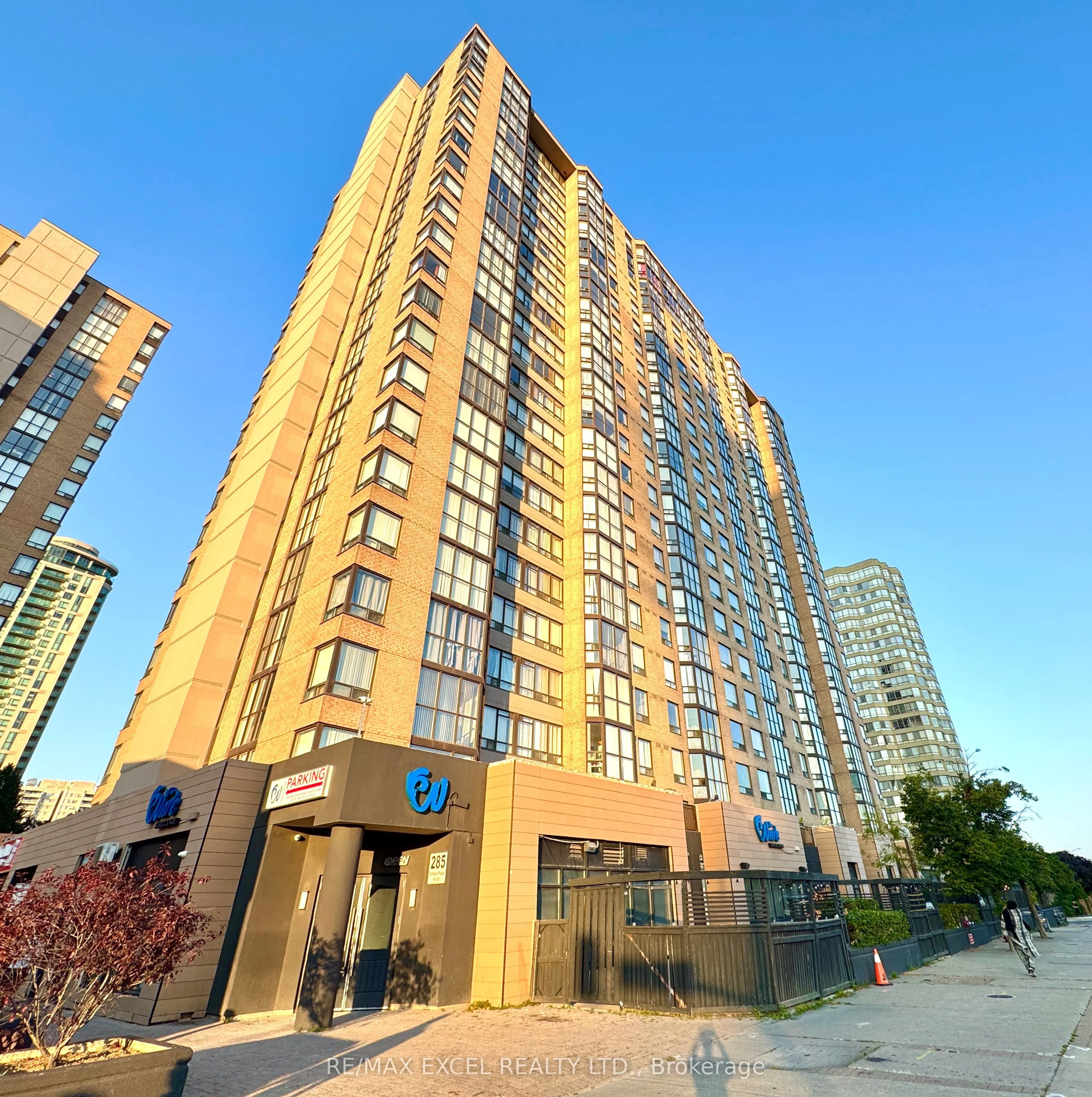285 Enfield Place 1412, Mississauga, ON L5B 3Y6