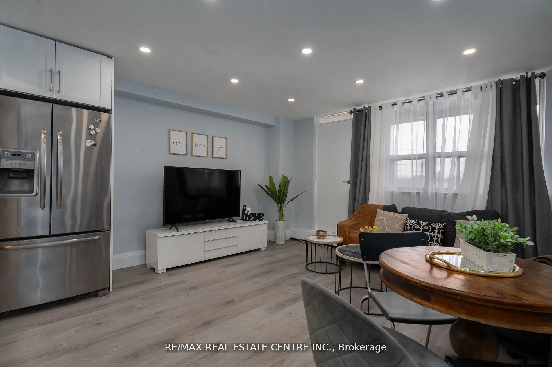 3621 Lakeshore Boulevard 504, Toronto W06, ON M9W 4W1
