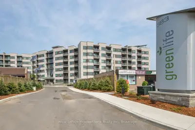 Condo Apartment in Milton