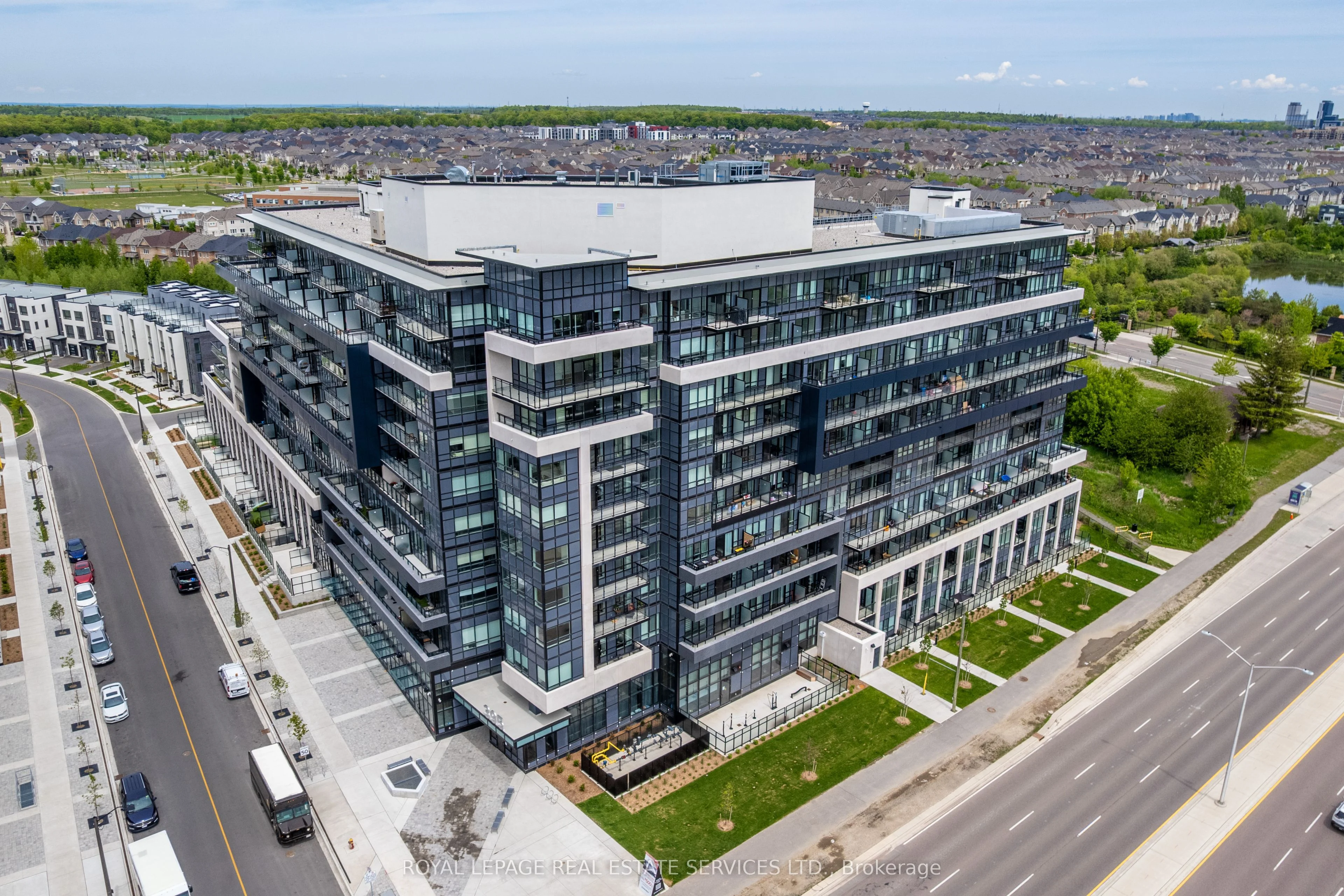 395 Dundas Street 206, Oakville, ON L6M 5R8