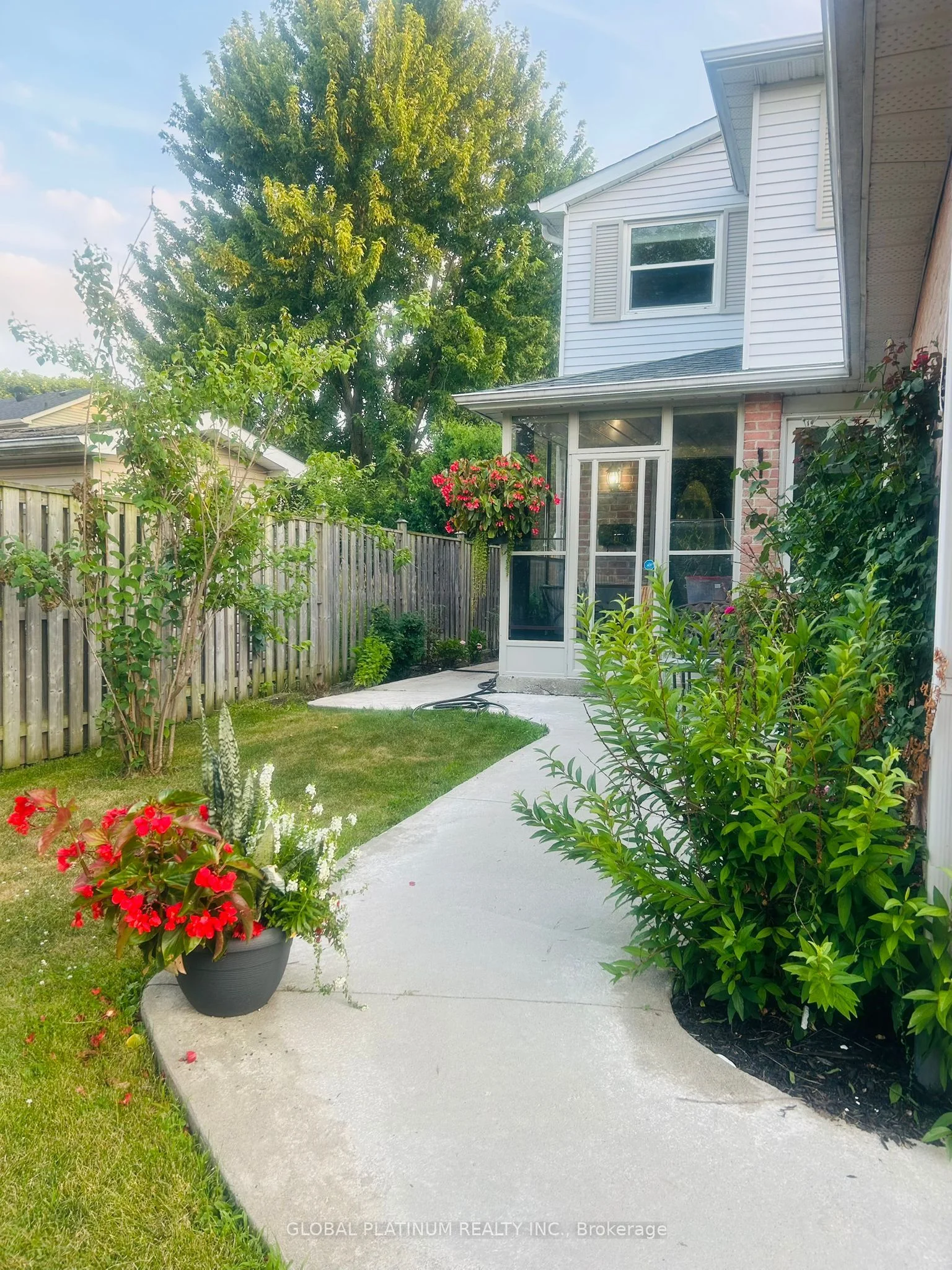 6592 Edenwood Drive, Mississauga, ON L5N 3G1
