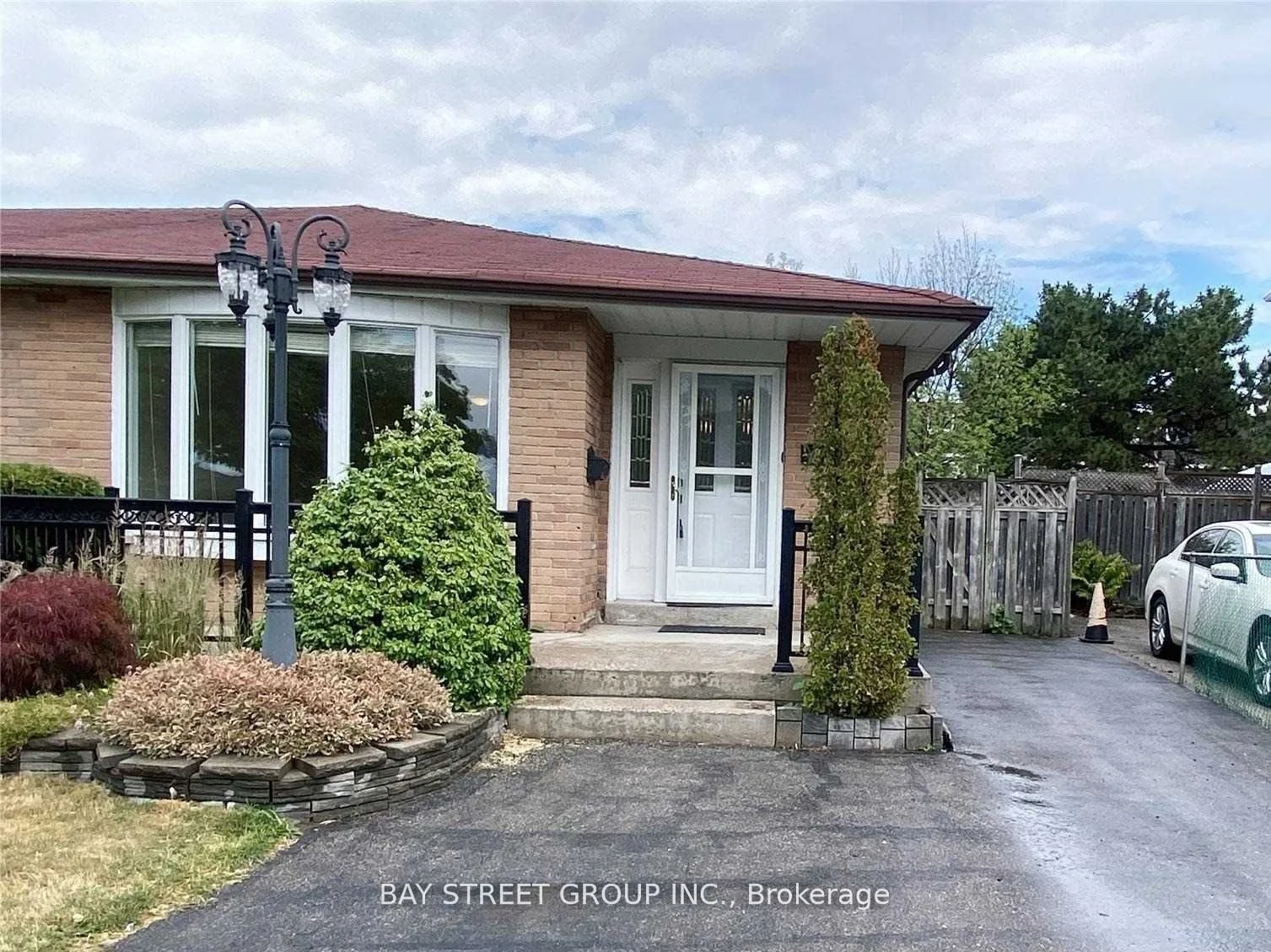 841 Consort Crescent, Mississauga, ON L5C 1J8