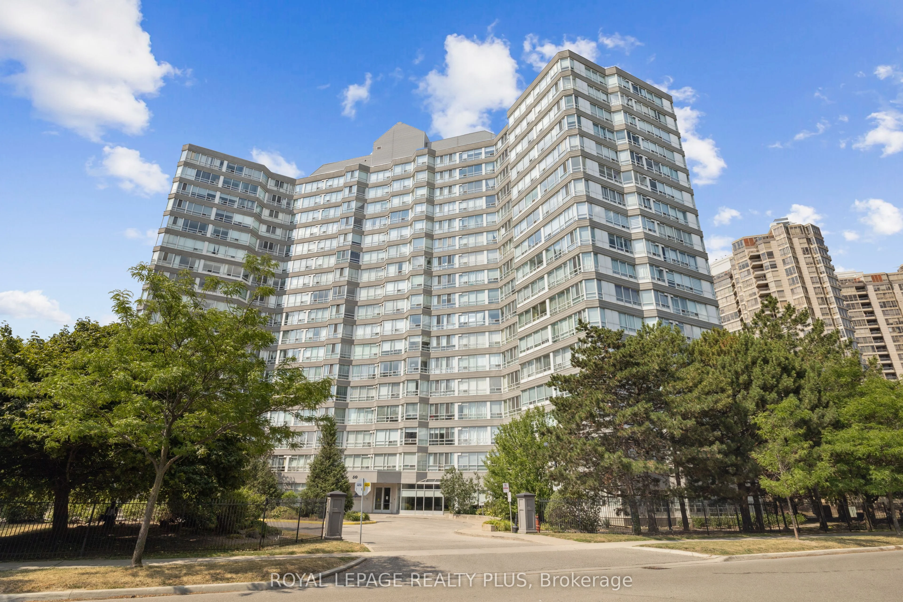 50 Kingsbridge Garden Circle 712, Mississauga, ON L5R 1Y2