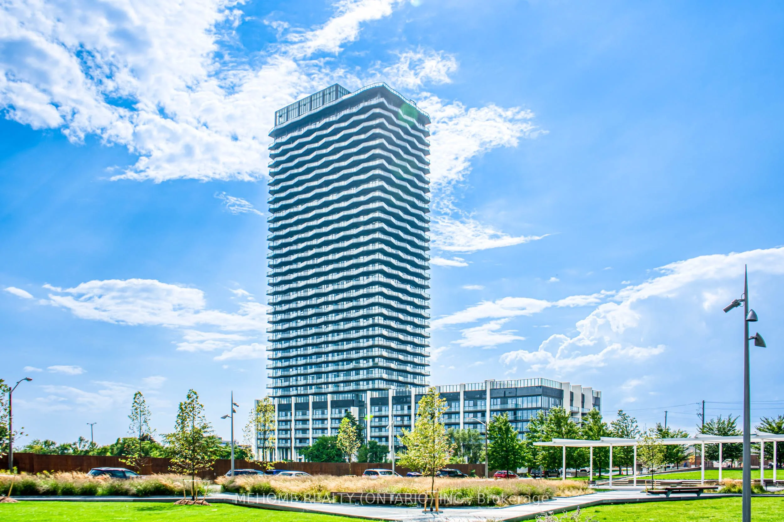 36 Zorra Street 1707, Toronto W08, ON M9Z 4Z7