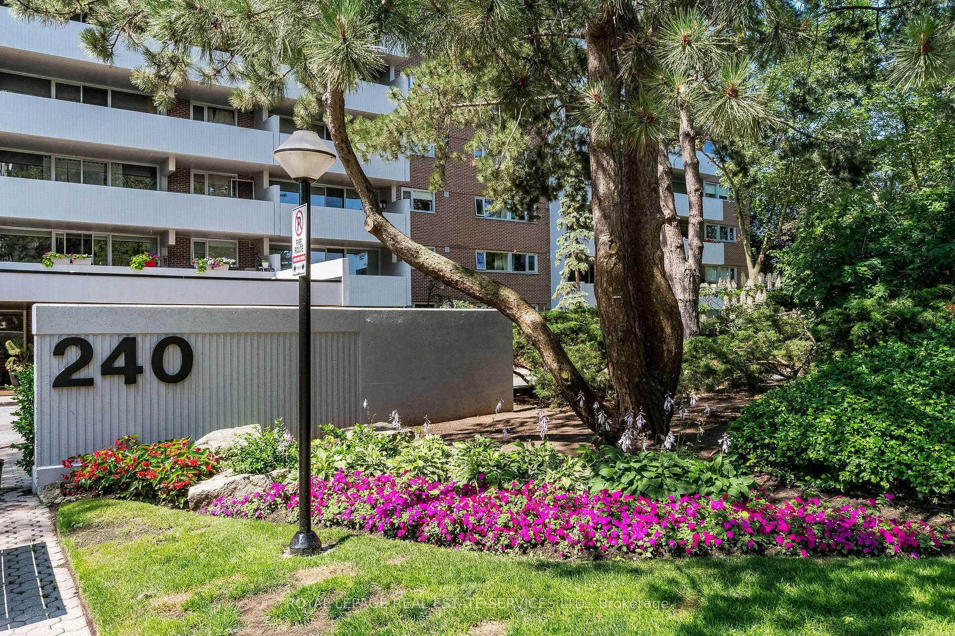 240 Scarlett Road 1310, Toronto W03, ON M6N 4X4