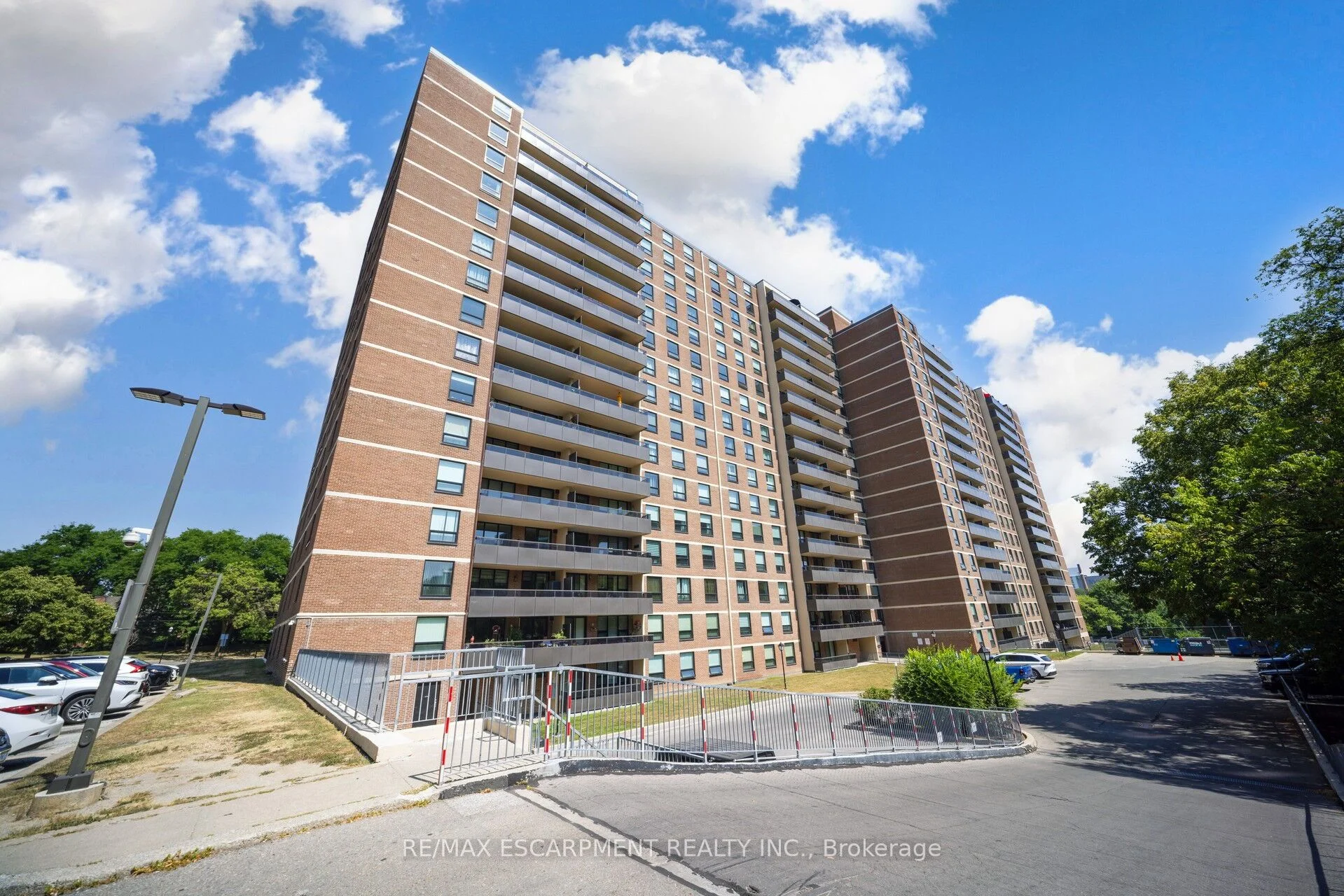 15 La Rose Avenue 1403, Toronto W09, ON M9P 1A7