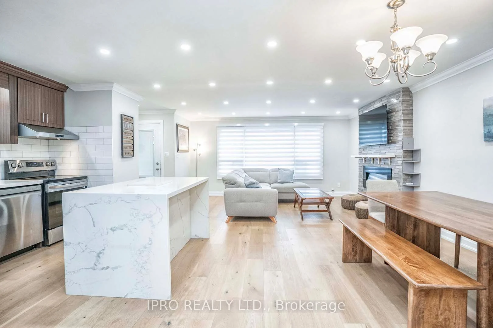 26 Joycelyn Drive, Mississauga, ON L5M 1T7