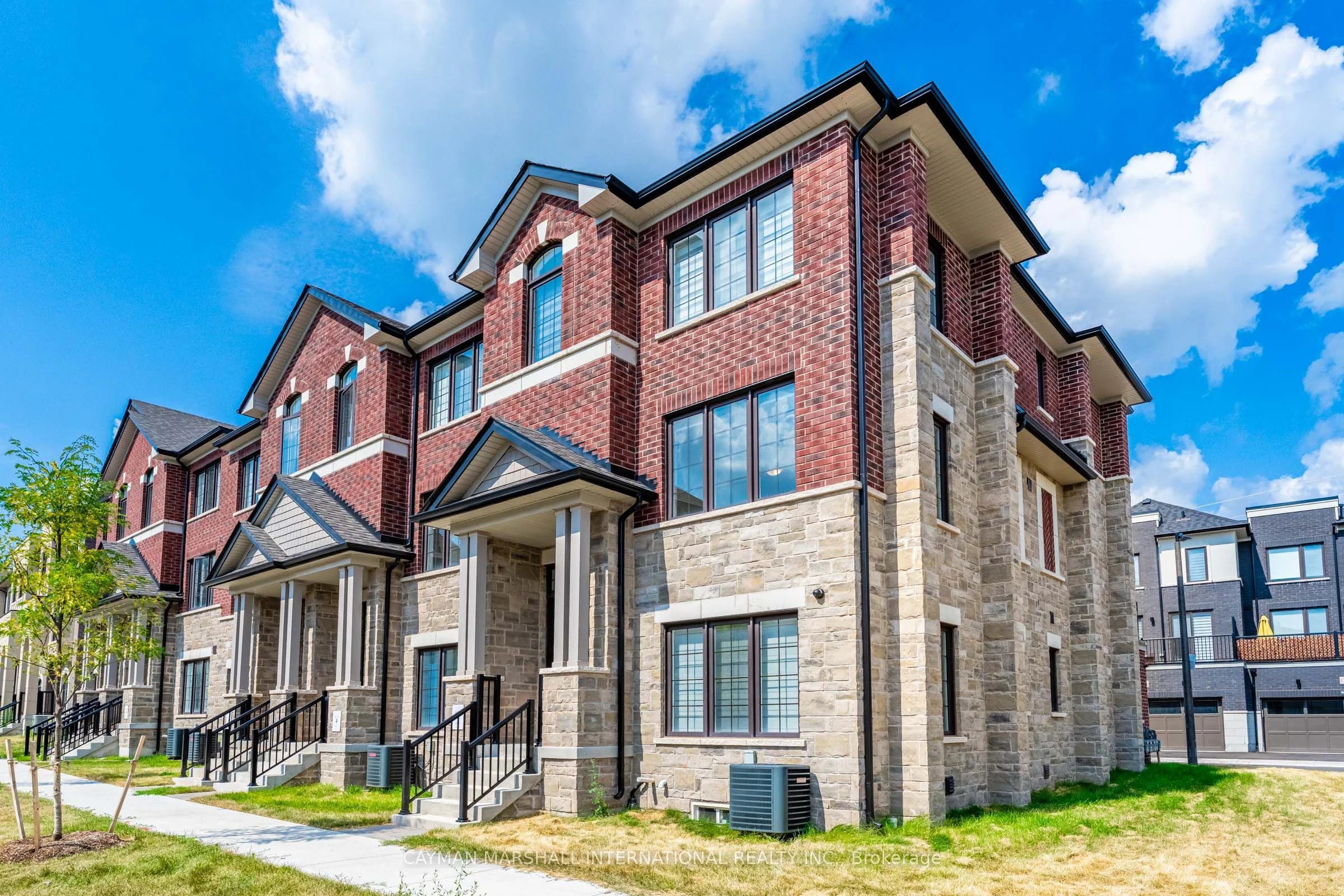1329 Kobzar Drive, Oakville, ON L6M 5R2