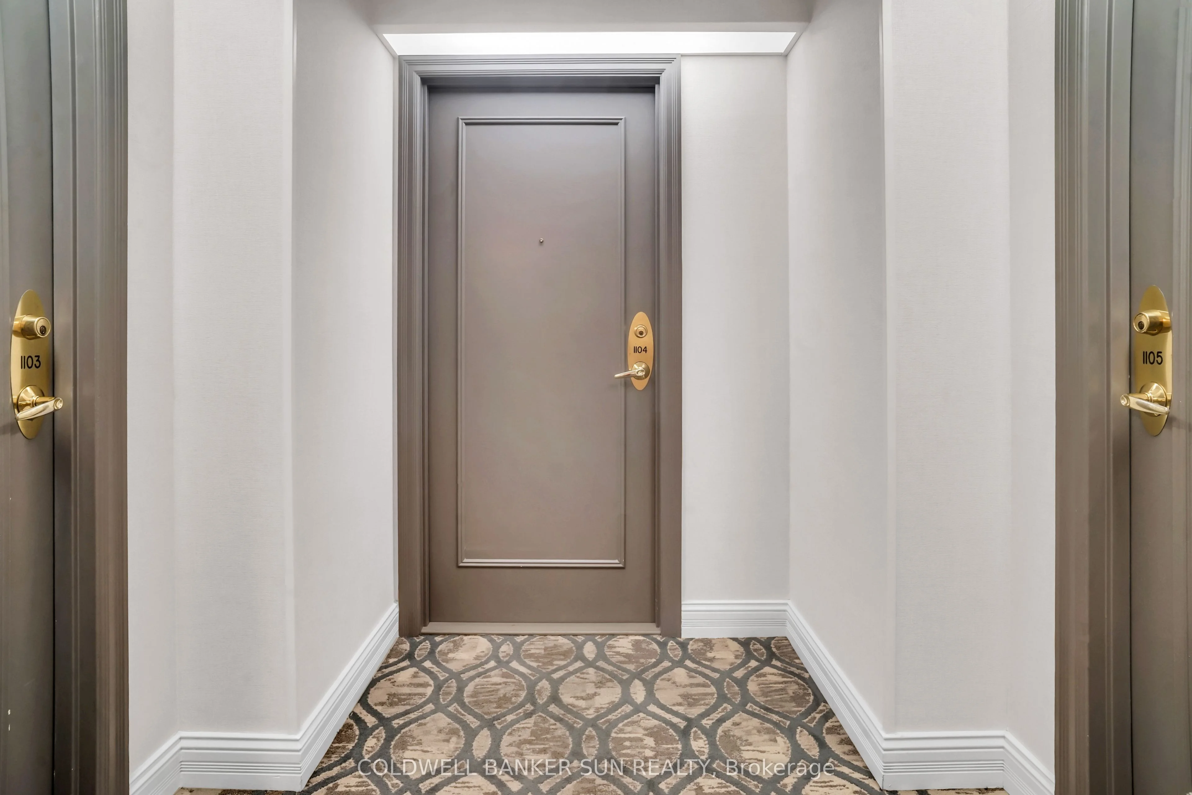 35 Kingsbridge Garden Circle 1104, Mississauga, ON L5R 3Z5